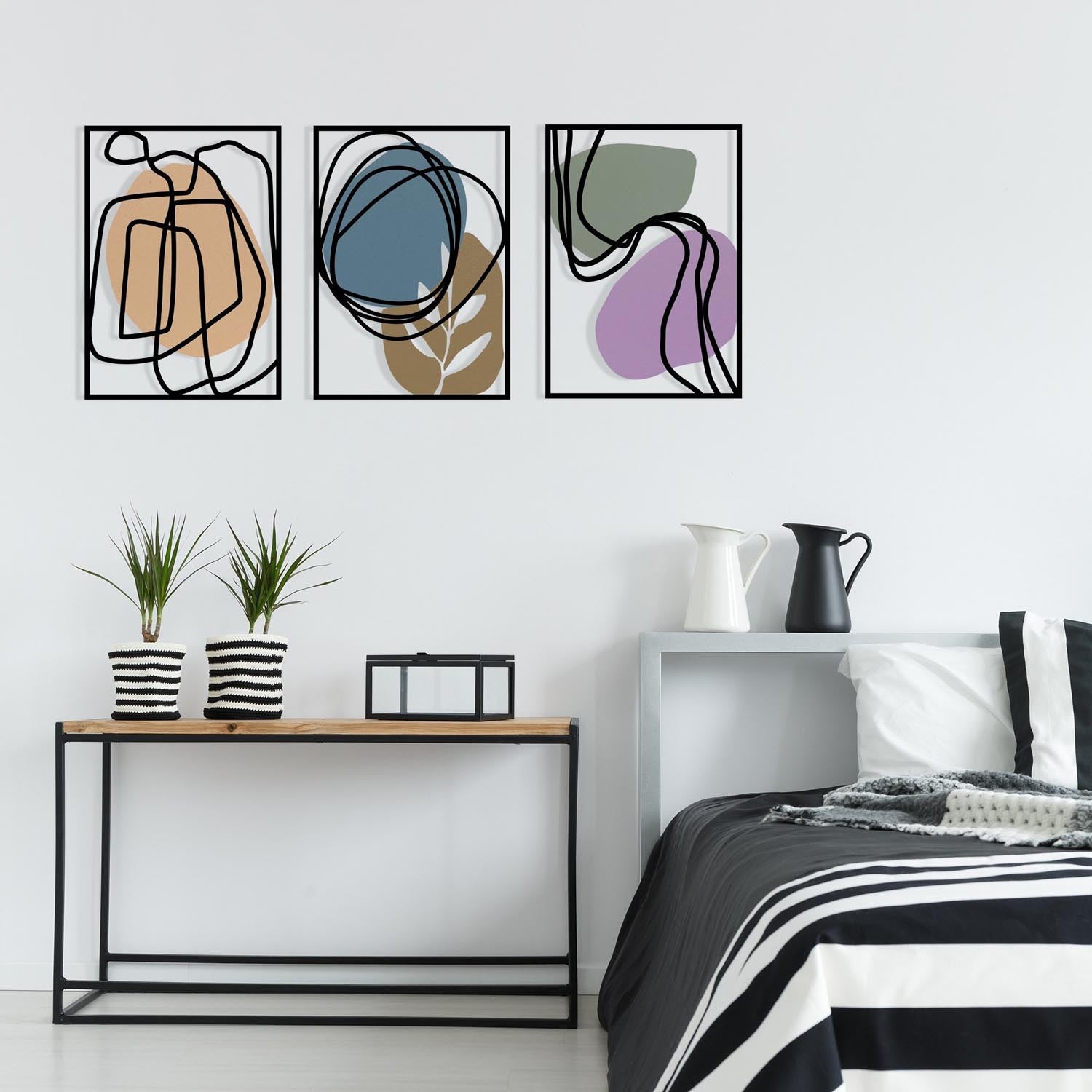 Verleihen Sie Ihrem Zuhause mit der Viyana Wanddeko von Wallity einen modernen Akzent. Dieses mehrfarbige Metallkunstwerk begeistert durch Qualität und Design.