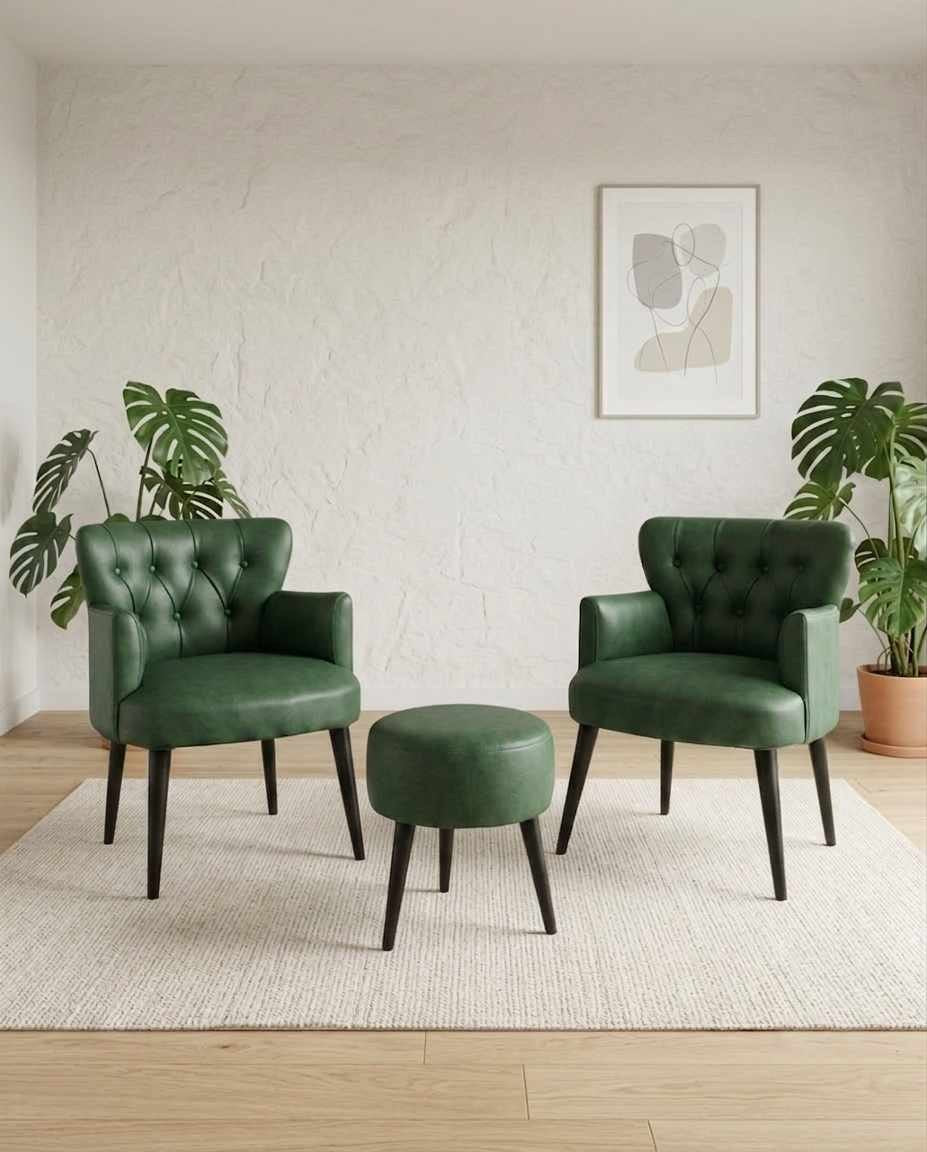 Grünes Ohrensessel- und Hocker-Set aus PU-Leder mit Hainbuche-Beinen, Sitzfläche aus melaminbeschichteter Spanplatte, dreiteilig.