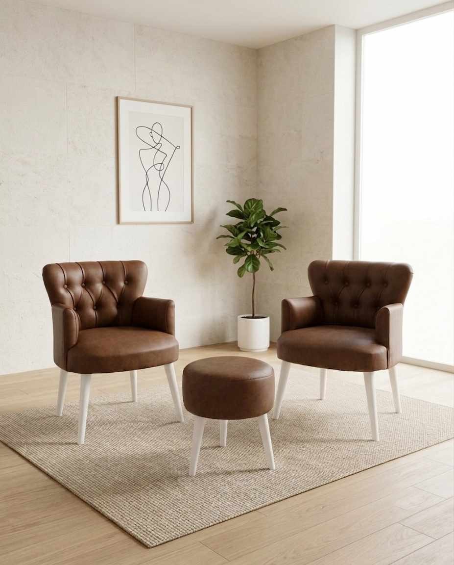 Braunes Ohrensessel-Set mit Hocker aus PU-Leder, Beinen aus Hainbuche und gepolstertem Sitz aus Schaumstoff und melaminbeschichteter Spanplatte.