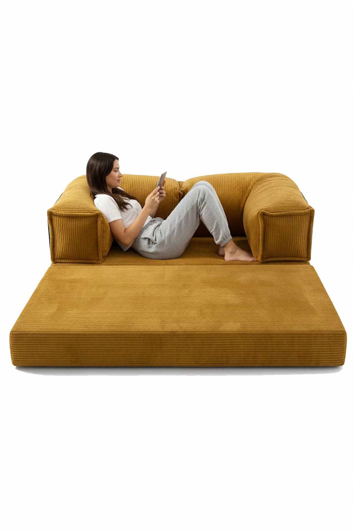 Senfgelbes 2-Sitzer Sofa Milano von Hanah Home mit Bezug aus Polyester und Leinen, zwei Kissen, schlankes Design mit Holzfüssen