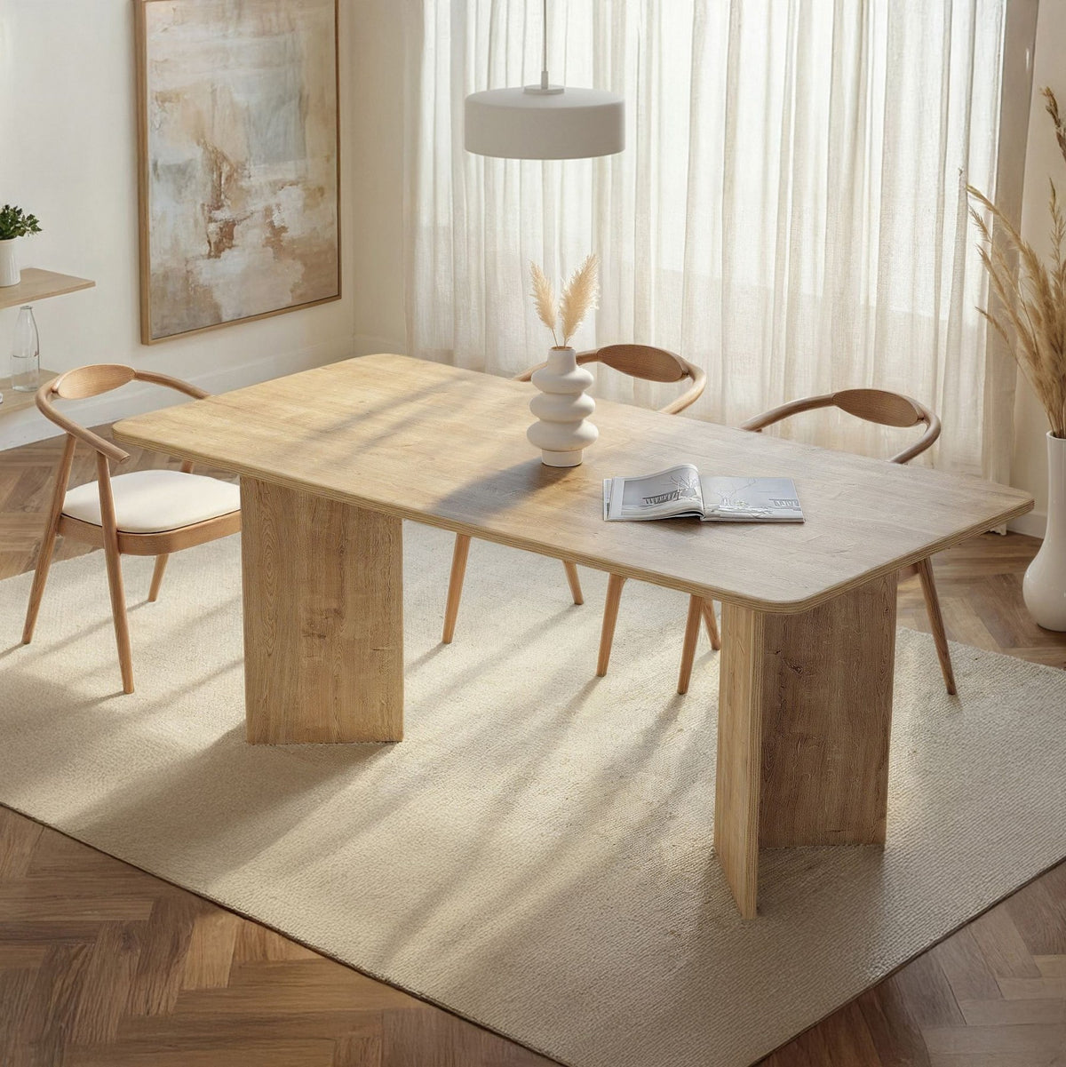 Rechteckiger Esstisch aus melaminbeschichteter Spanplatte in Honig-Eiche, Masse 180x90x75 cm, schlichtes, modernes Design für den Esstisch-Bereich.