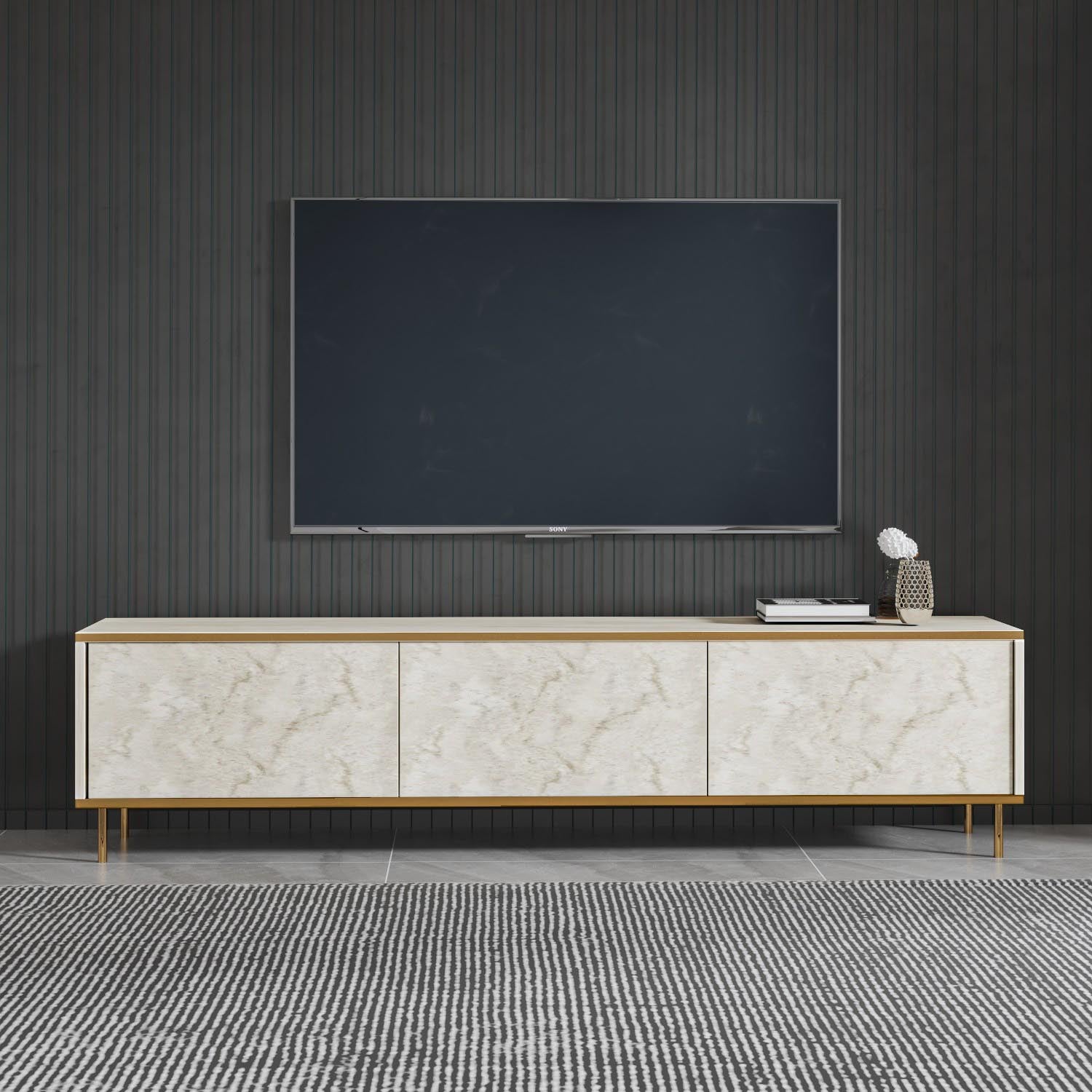 Entdecken Sie das Imaj Sideboard in Travertin Gold von Hanah Home – stilvolles Design trifft auf praktische Funktionalität für Ihr Wohnzimmer.