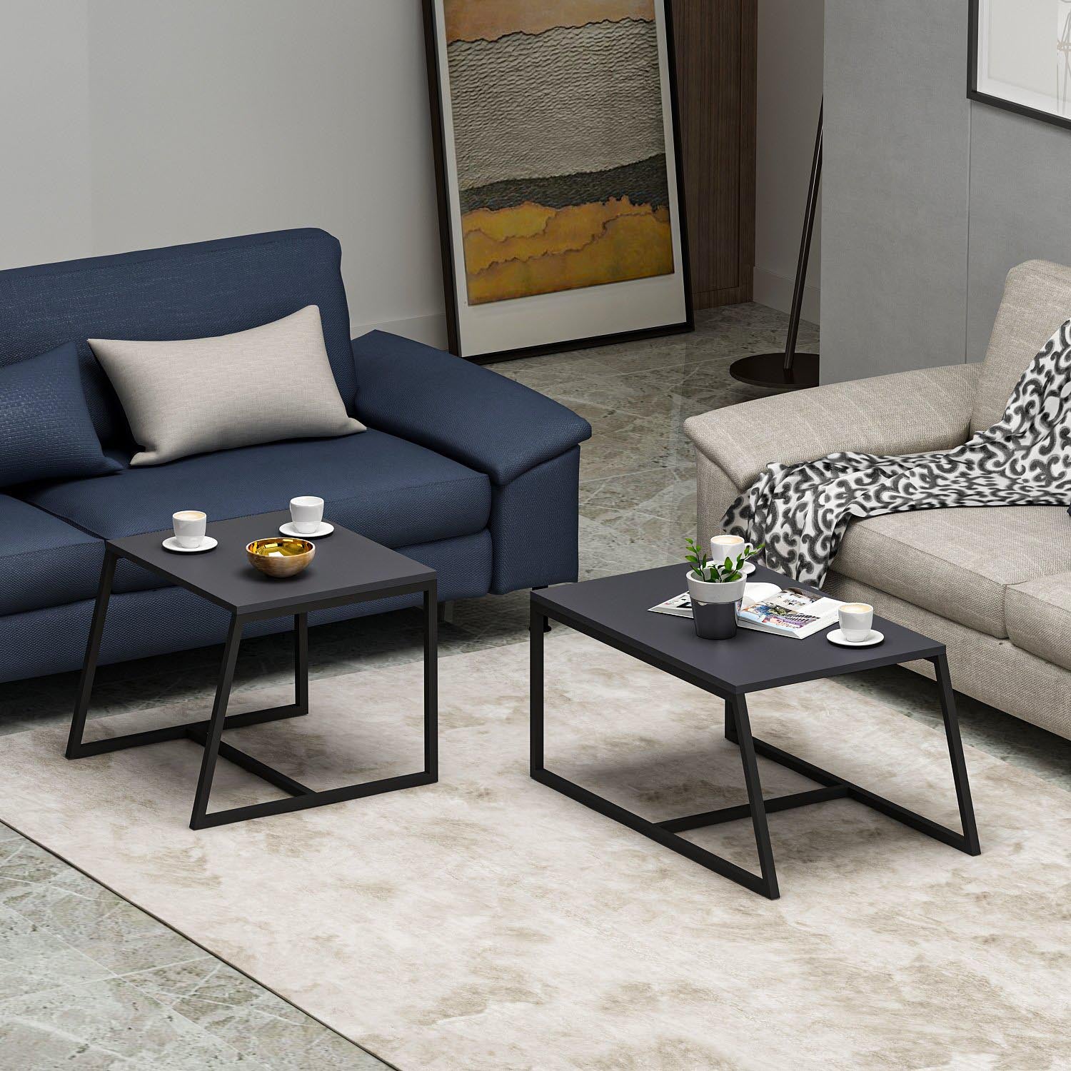 Erleben Sie den Minimal Sofatisch in Anthrazit von Hanah Home – ein stilvoller Tisch, der Eleganz und praktischen Stauraum harmonisch kombiniert.