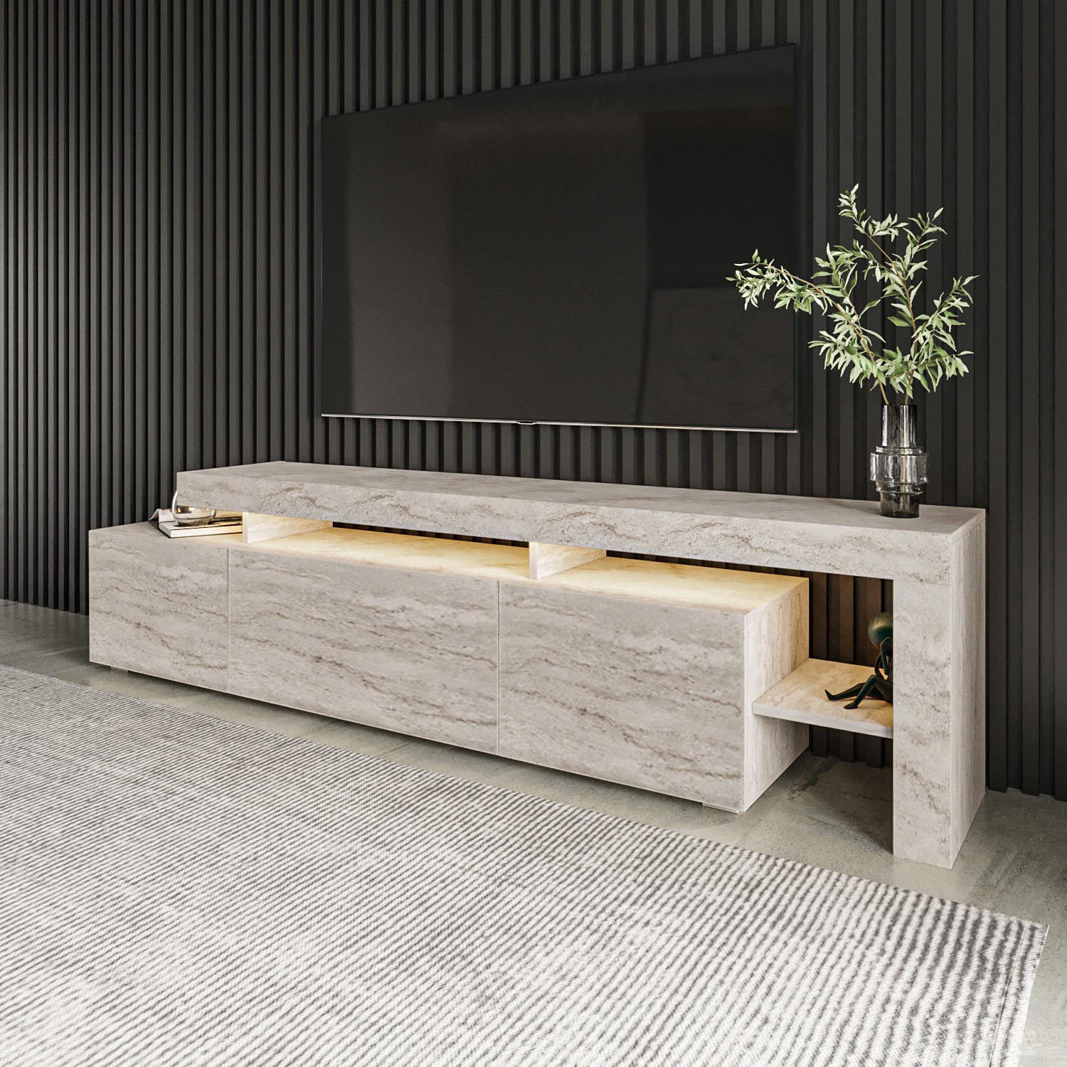 Entdecken Sie das Beliz Sideboard in Travertin von Hanah Home – stilvolles Design trifft auf praktischen Stauraum für Ihr Wohnzimmer.