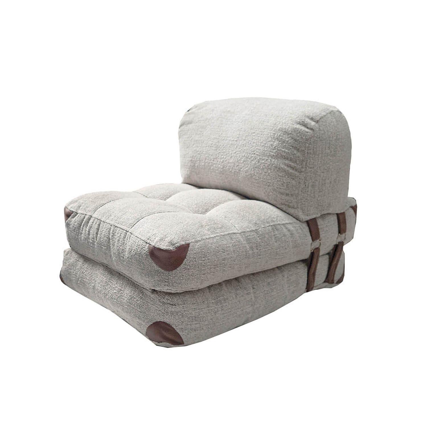 Entdecken Sie das Fold Teddy Bettsofa in Grau von Atelier Del Sofa – ein stilvolles 1-Sitz-Sofa-Bett, das Gemütlichkeit und modernes Design vereint.