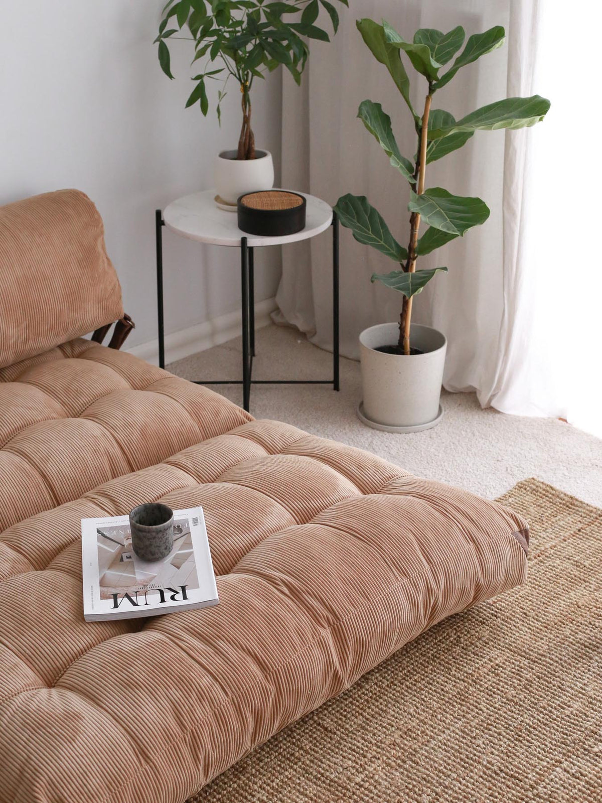 Fold Kadife 2 Bettsofa - Kamel in Kamel präsentiert im Onlineshop von KAQTU Design AG. Bettsofa ist von Atelier Del Sofa