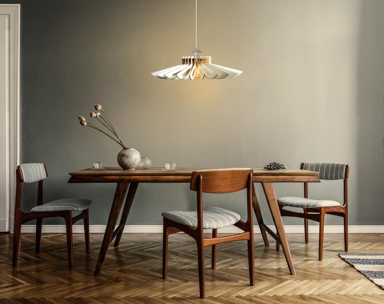 Entdecken Sie die elegante 160 Pendelleuchte in Weiß von Opviq. Perfekt für stilvolle Akzente in jedem Raum!