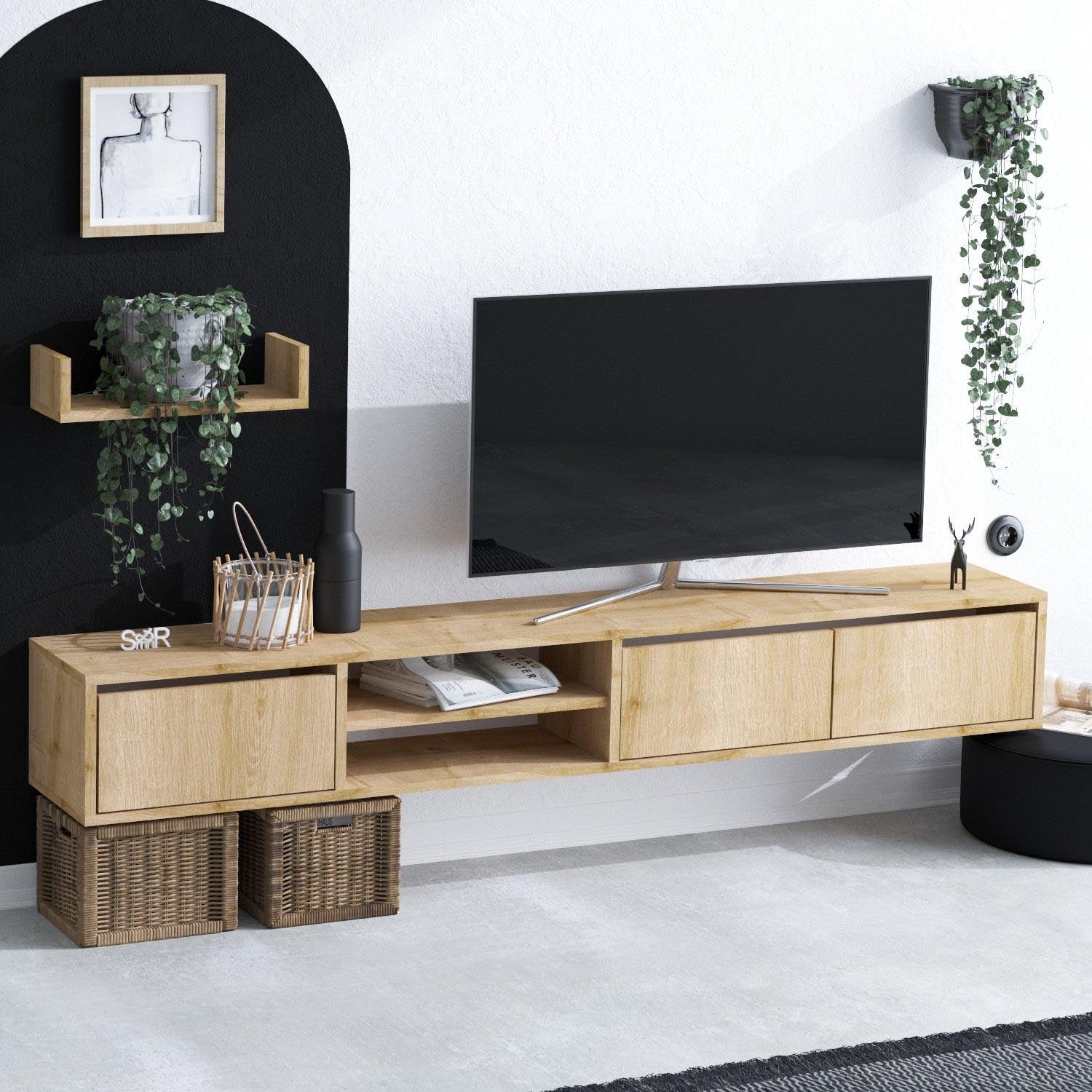Entdecken Sie das Heka TV-Möbel in Saphir-Eiche von Hanah Home – stilvoll, funktional und ideal für ein modernes Wohnzimmer. Perfekte Stauraumlösungen!