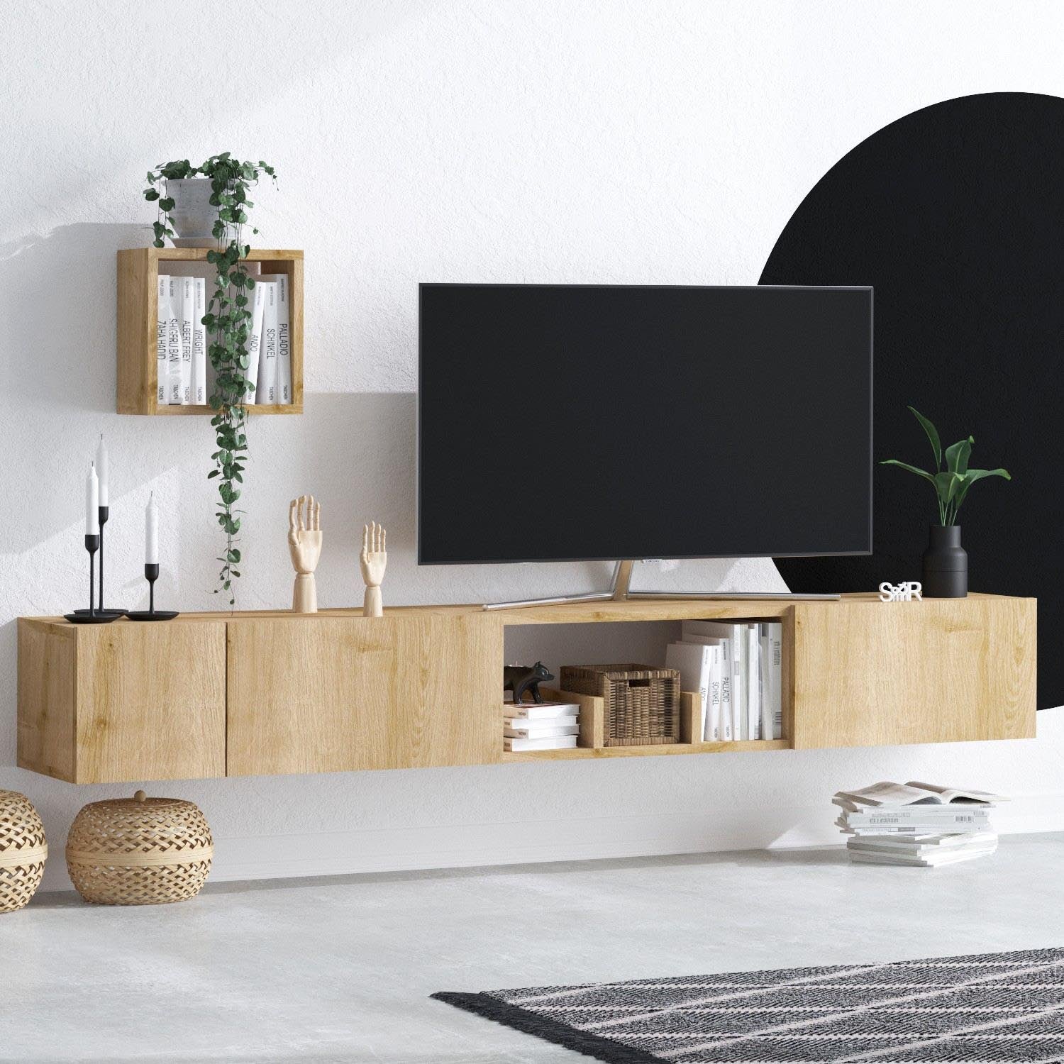 Entdecken Sie das elegante Avior TV-Möbel in Saphir-Eiche von Hanah Home. Stilvolles Design trifft auf praktischen Stauraum für Ihr Wohnzimmer.