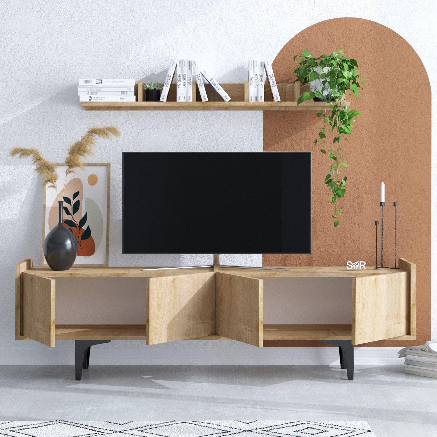 Gestalten Sie Ihr Wohnzimmer neu mit dem Cursa TV-Möbel in Saphir-Eiche – eine elegante, funktionale Lösung für jeden Raum.