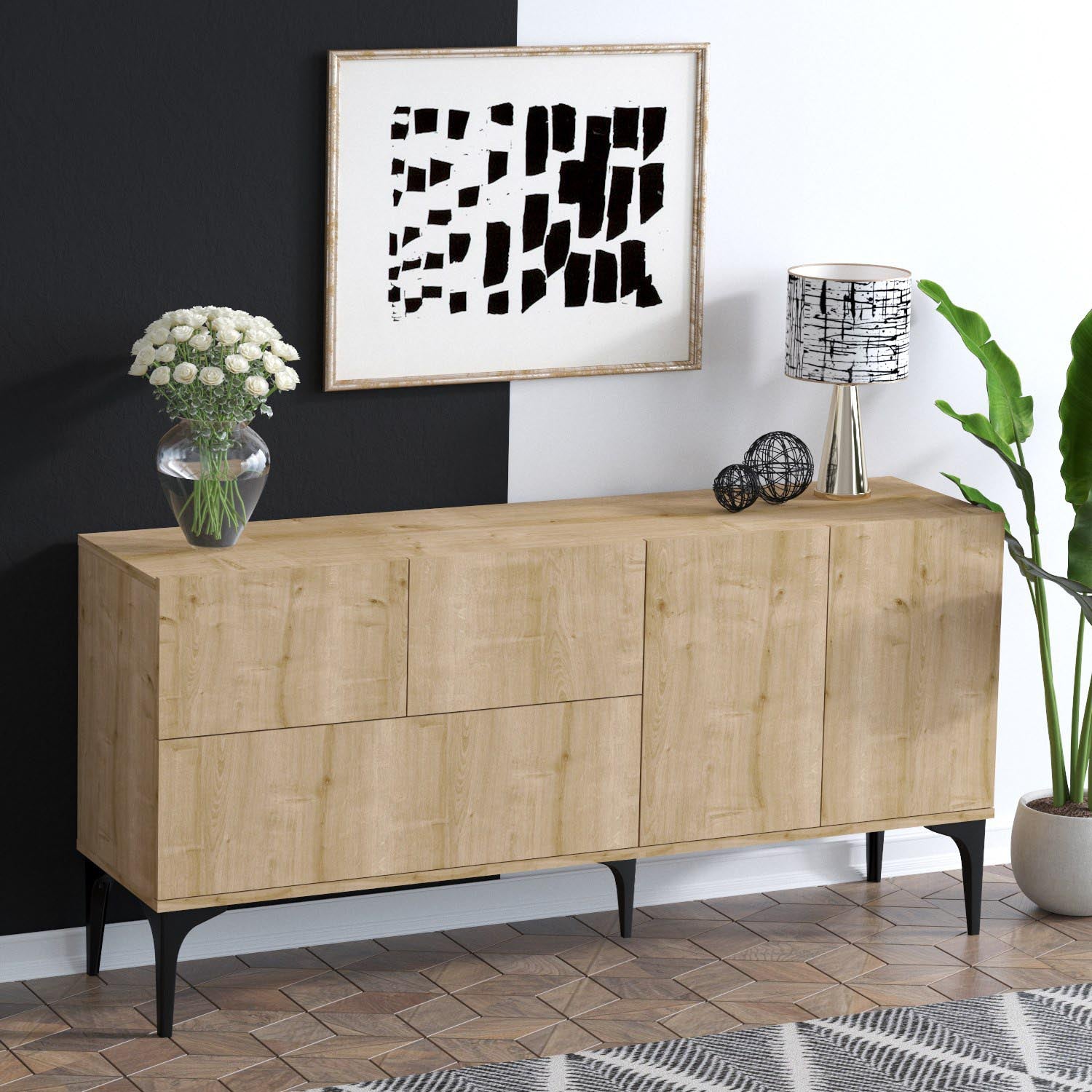 Erleben Sie das Tress High-Sideboard in Eiche Schwarz von Hanah Home – ein zeitloses Möbelstück, das Eleganz und Funktionalität vereint.