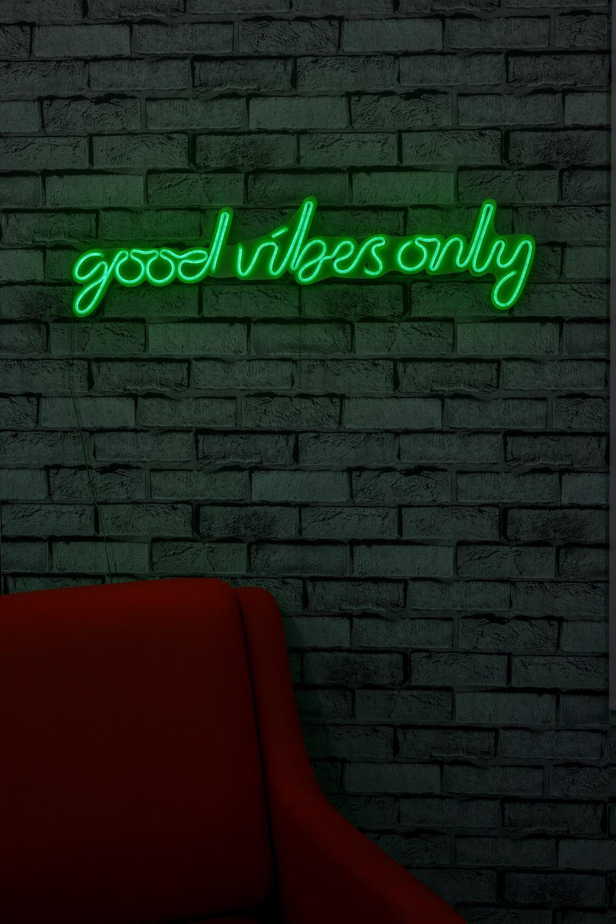 Erleuchten Sie Ihr Zuhause mit der Good Vibes Only Wandleuchte in Grün von Wallity. Perfekt für kreative Akzente und eine magische Atmosphäre!