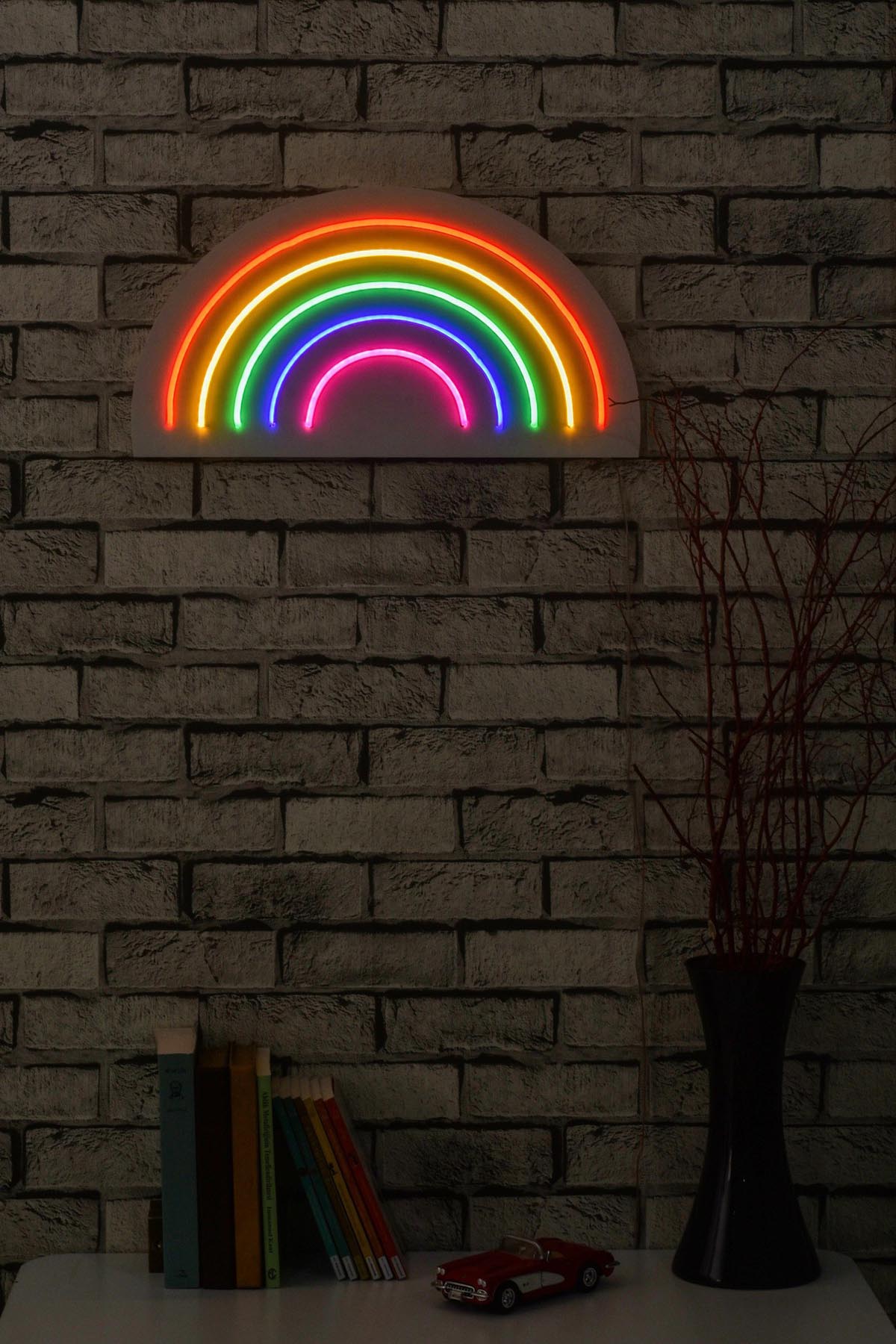 Erleben Sie die faszinierende Rainbow Wandleuchte von Wallity! Diese vielseitige, mehrfarbige LED-Beleuchtung schafft ein einladendes Ambiente und ist ideal für jeden Raum.