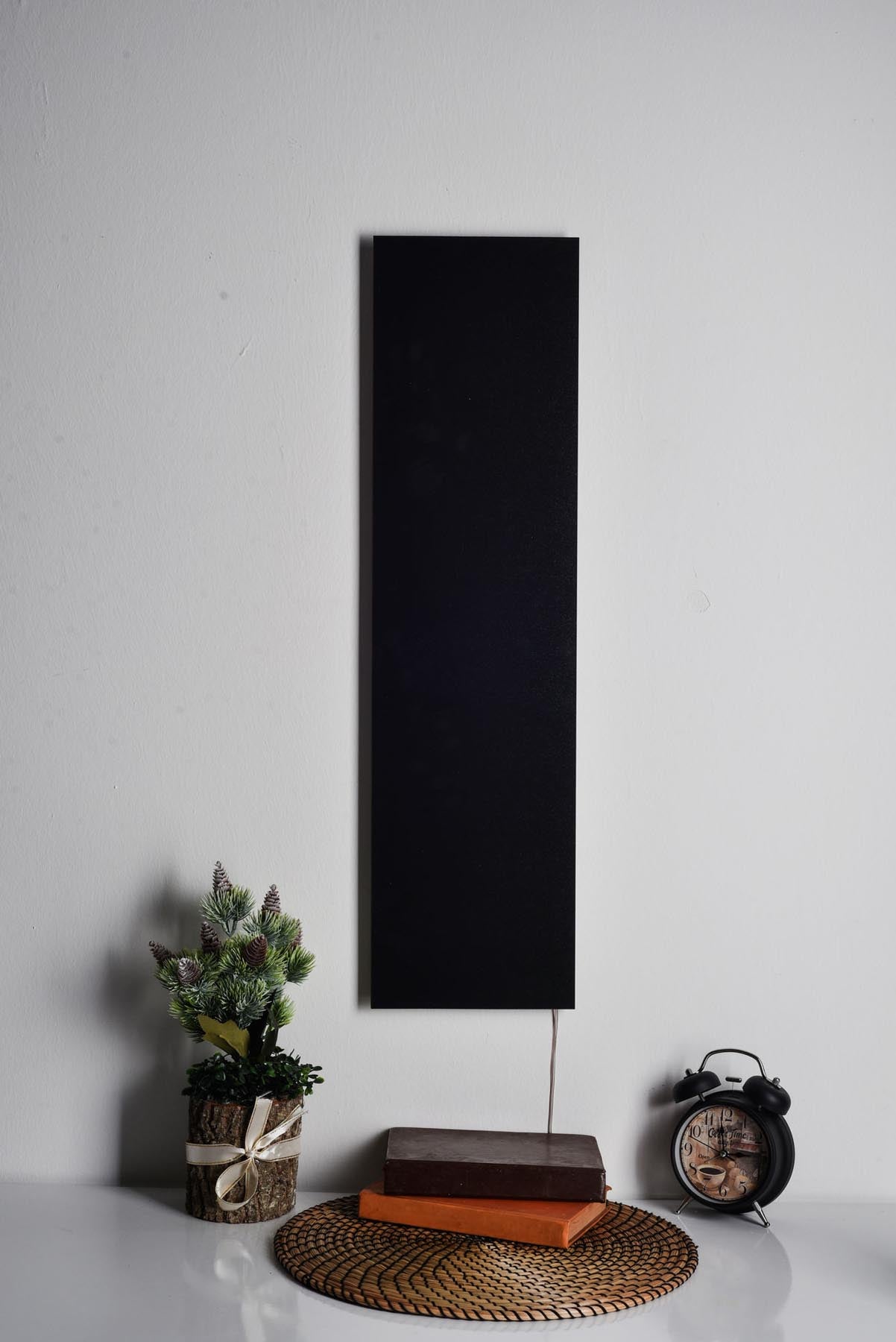 Entdecken Sie die Rectangle Wandleuchte in Blau von Wallity. Ihr elegantes Design und das beruhigende Licht schaffen eine harmonische Atmosphäre in jedem Raum.