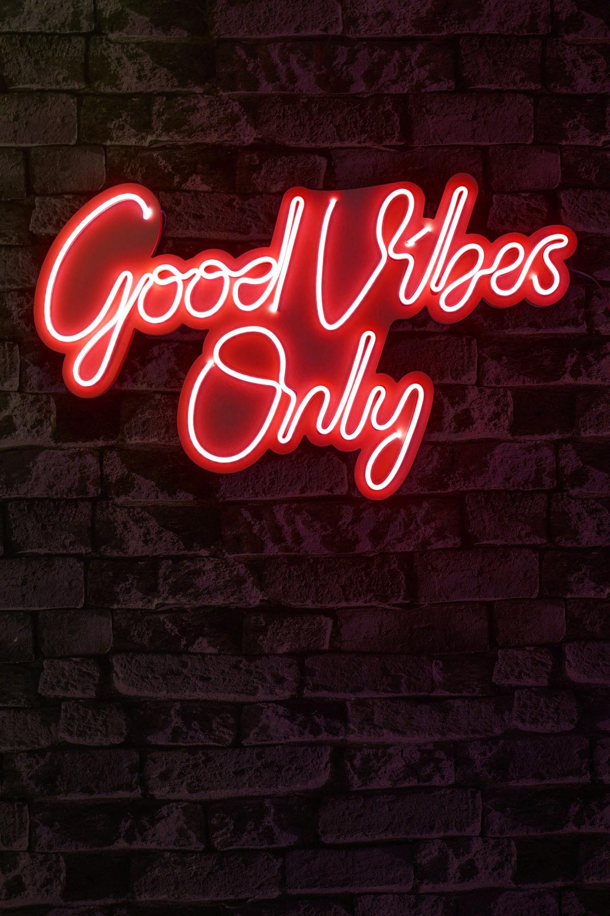 Erleuchten Sie Ihr Zuhause mit der Good Vibes Only 2 Wandleuchte in Rot von Wallity. Perfekt für kreative Akzente und eine gemütliche Atmosphäre!