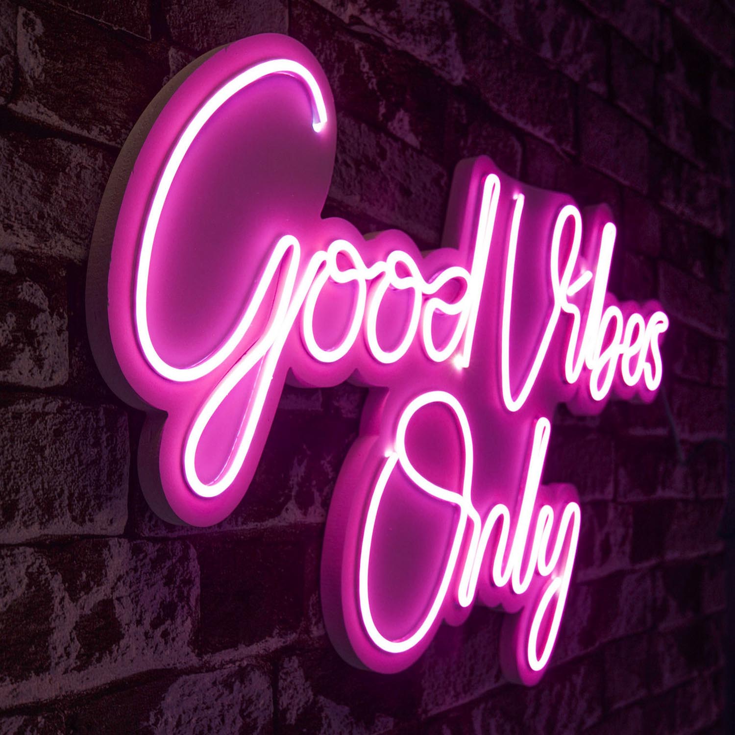 Entdecken Sie die Good Vibes Only 2 Wandleuchte in Rosa von Wallity. Schaffen Sie mit dieser flexiblen LED-Beleuchtung ein magisches Ambiente in Ihrem Zuhause!
