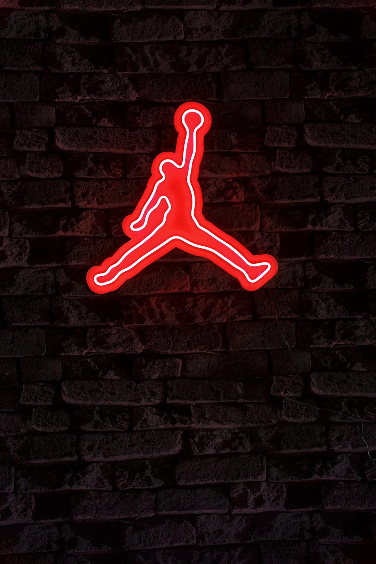 Basketball Wandleuchte - Rot in Rot präsentiert im Onlineshop von KAQTU Design AG. Wandleuchte ist von Wallity