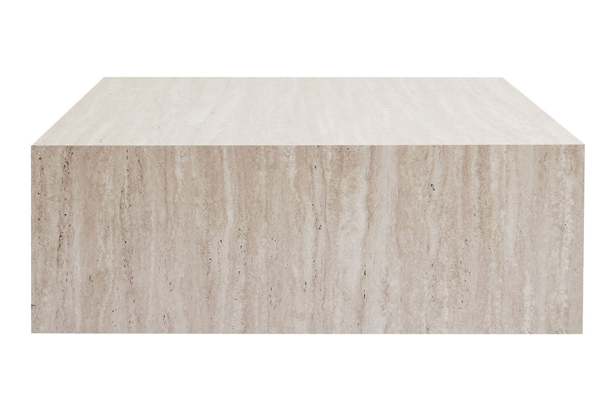 Quadratischer Couchtisch Prizma von Nordure in Travertin-Optik, 90x90x35 cm, aus MDF, mit schlanker Tischplatte, freigestellt fotografiert.
