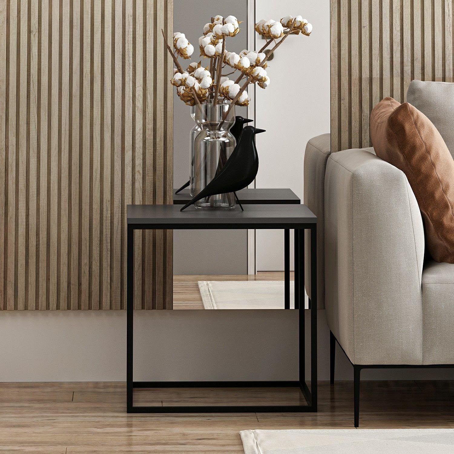 Verleihen Sie Ihrem Wohnraum mit dem Basak Sofatisch in Anthrazit von Hanah Home einen Hauch von Eleganz und zeitloser Schönheit.