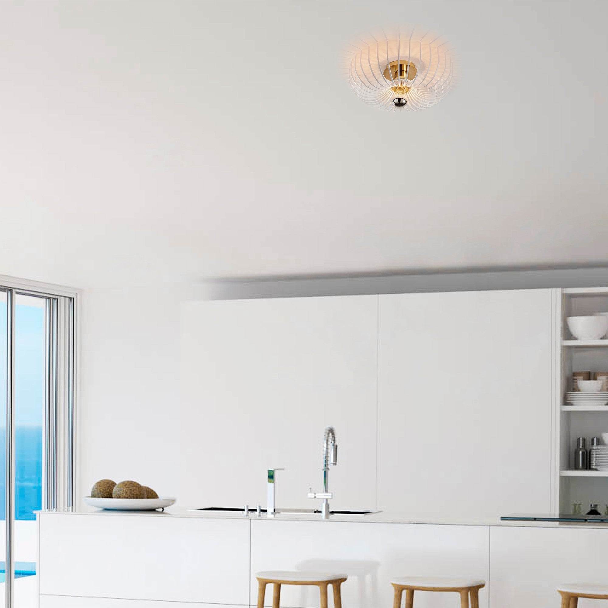 Entdecken Sie die elegante Aspendos Pendelleuchte in Weiß von Opviq. Perfekt für moderne Räume, verleiht sie jedem Ambiente Glamour und Stil.