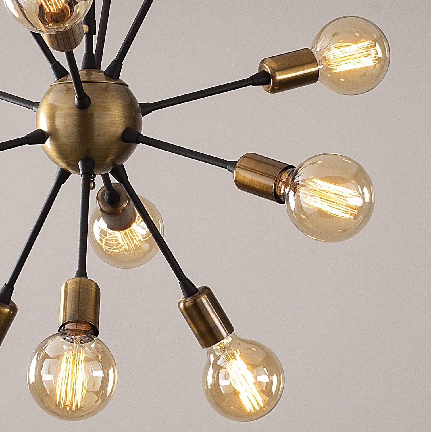 Die Harput Pendelleuchte von Opviq in edlem Schwarz bringt industriellen Charme und moderne Eleganz in Ihr Zuhause. Perfekt für jeden Raum!