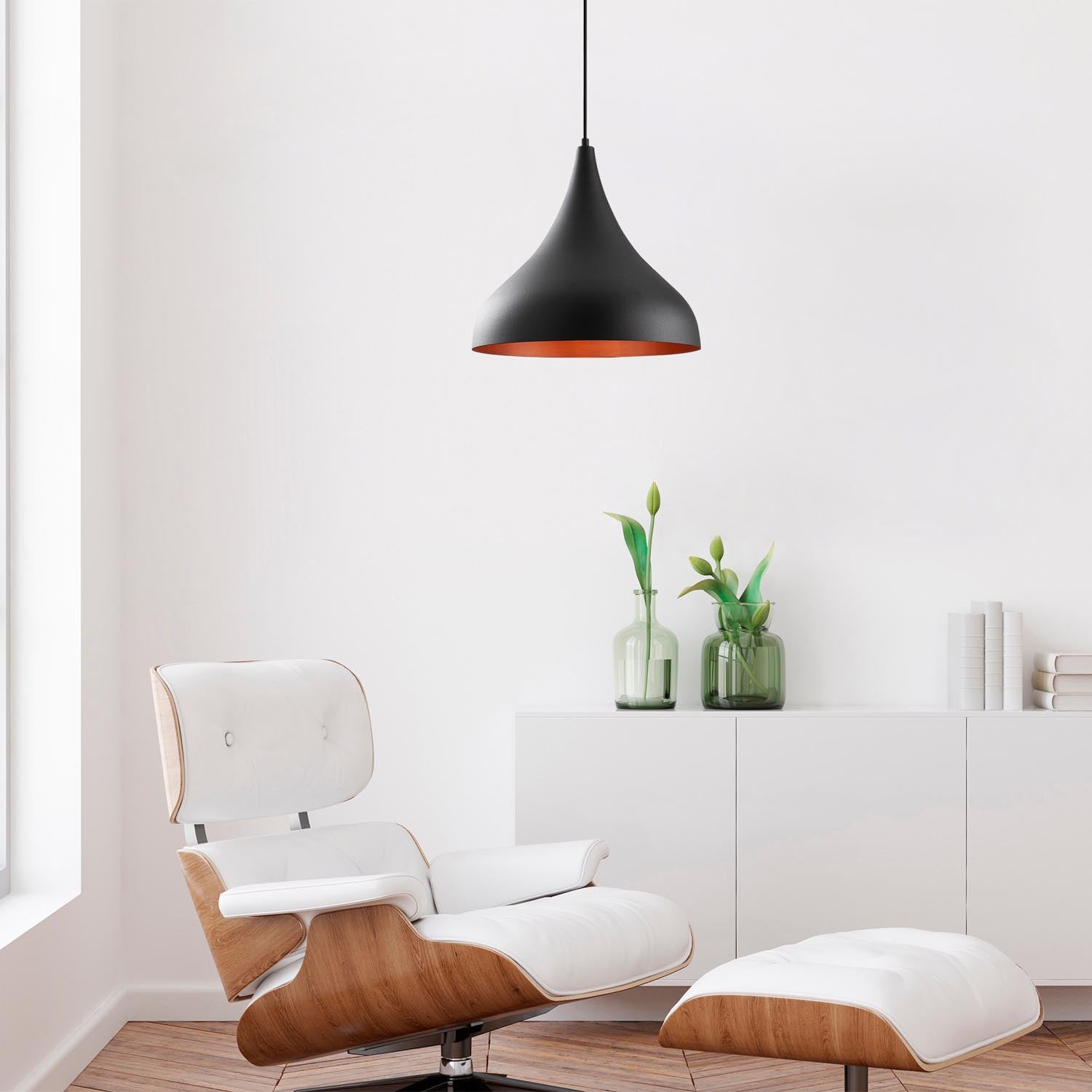 Verleihen Sie Ihrem Raum mit der Berceste Pendelleuchte von Opviq in Schwarz einen Hauch von Eleganz und industriellem Flair. Ideal für jedes moderne Interieur.