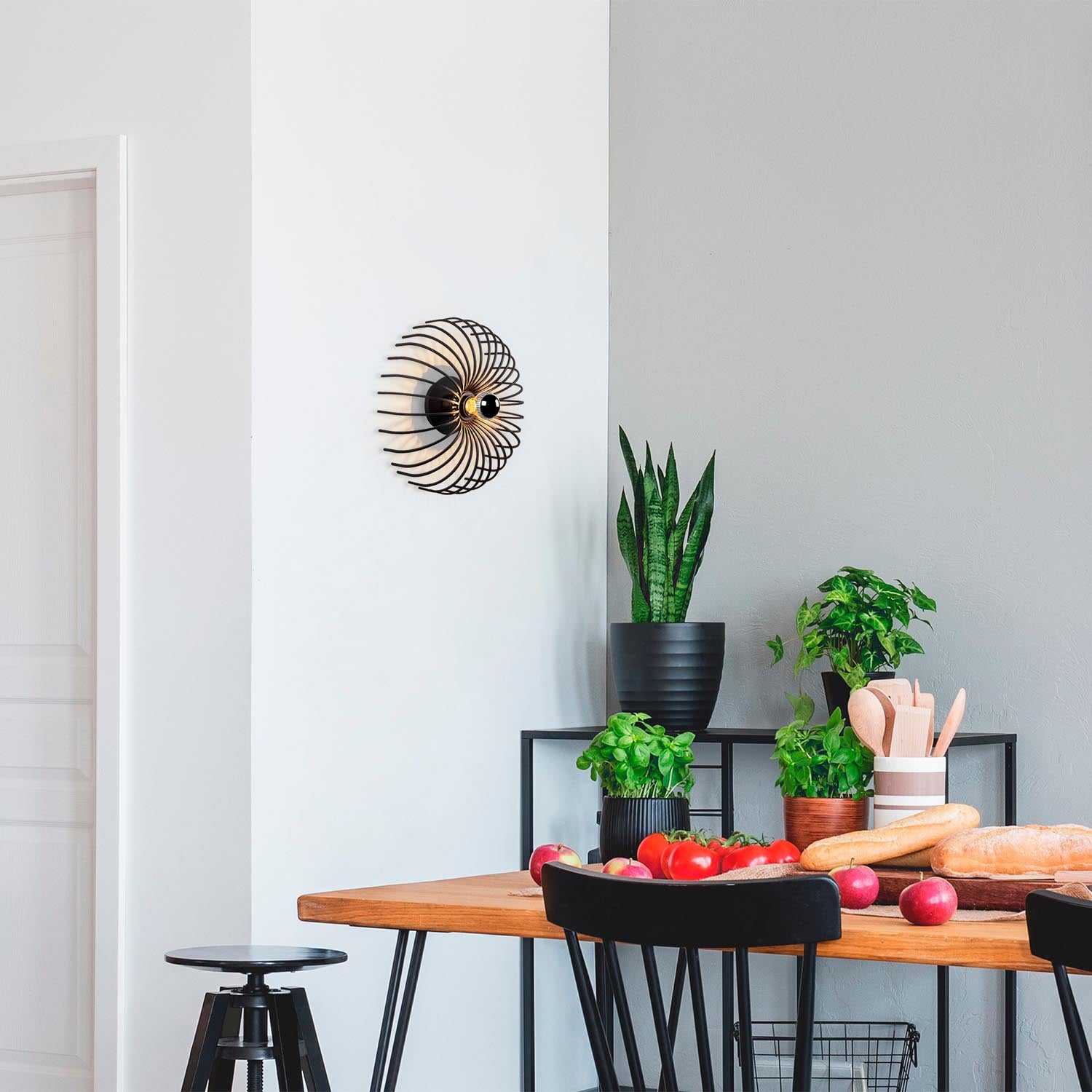 Elegante Aspendos Wandleuchte in Schwarz von Opviq. Ideal für stilvolle Akzente und gemütliche Atmosphäre in jedem Raum.