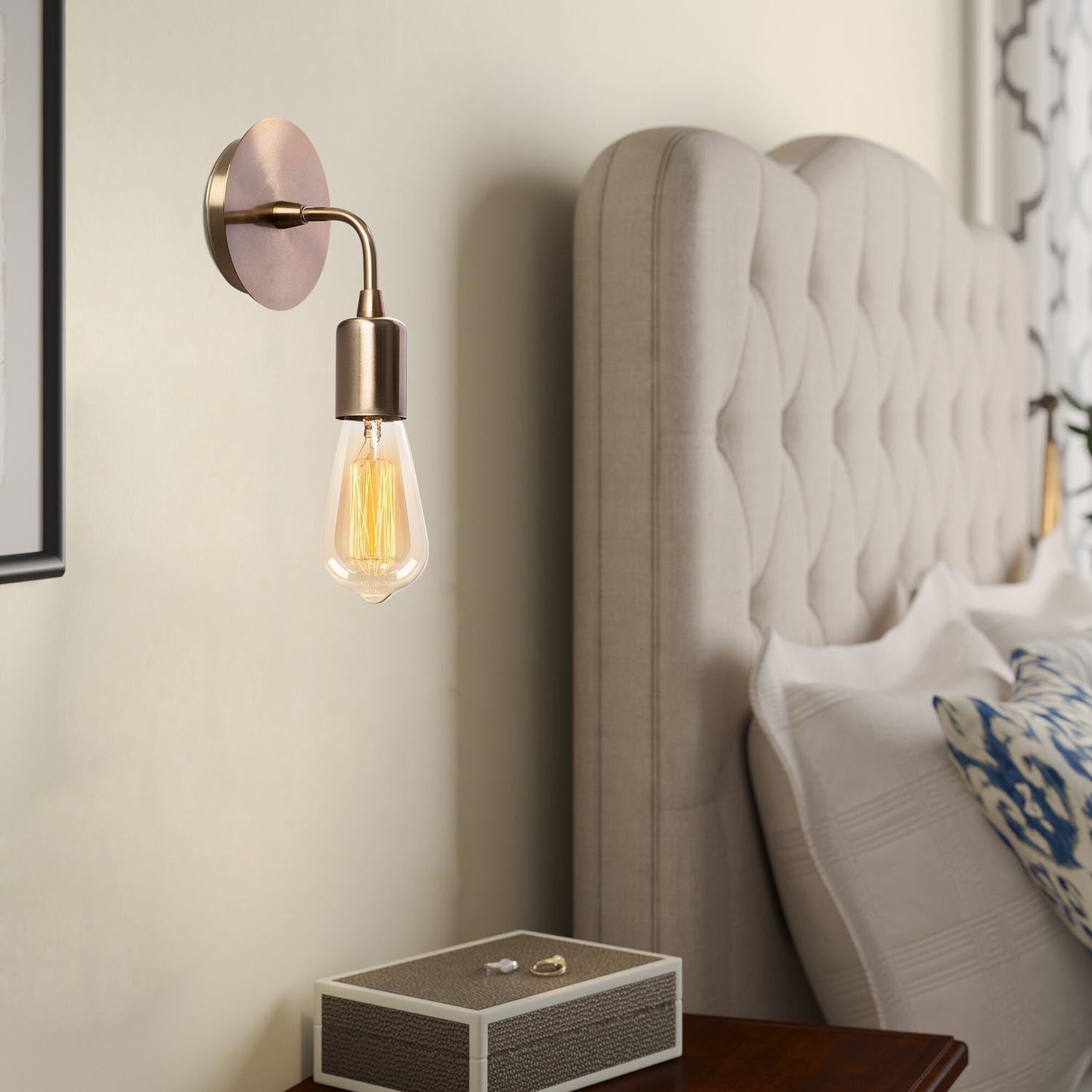 Entdecken Sie die stilvolle Harput Wandleuchte von Opviq – ein elegantes Vintage-Design, das jeden Raum erhellt und verzaubert.