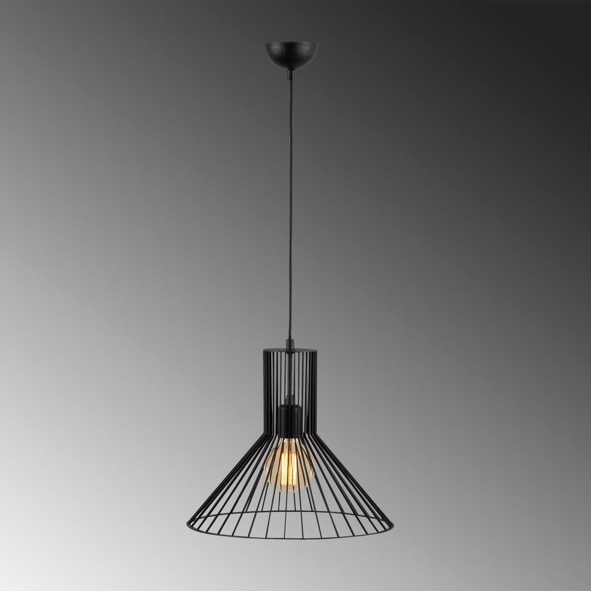 Fellini Pendellampe - Schwarz in Schwarz präsentiert im Onlineshop von KAQTU Design AG. Pendelleuchte ist von Opviq