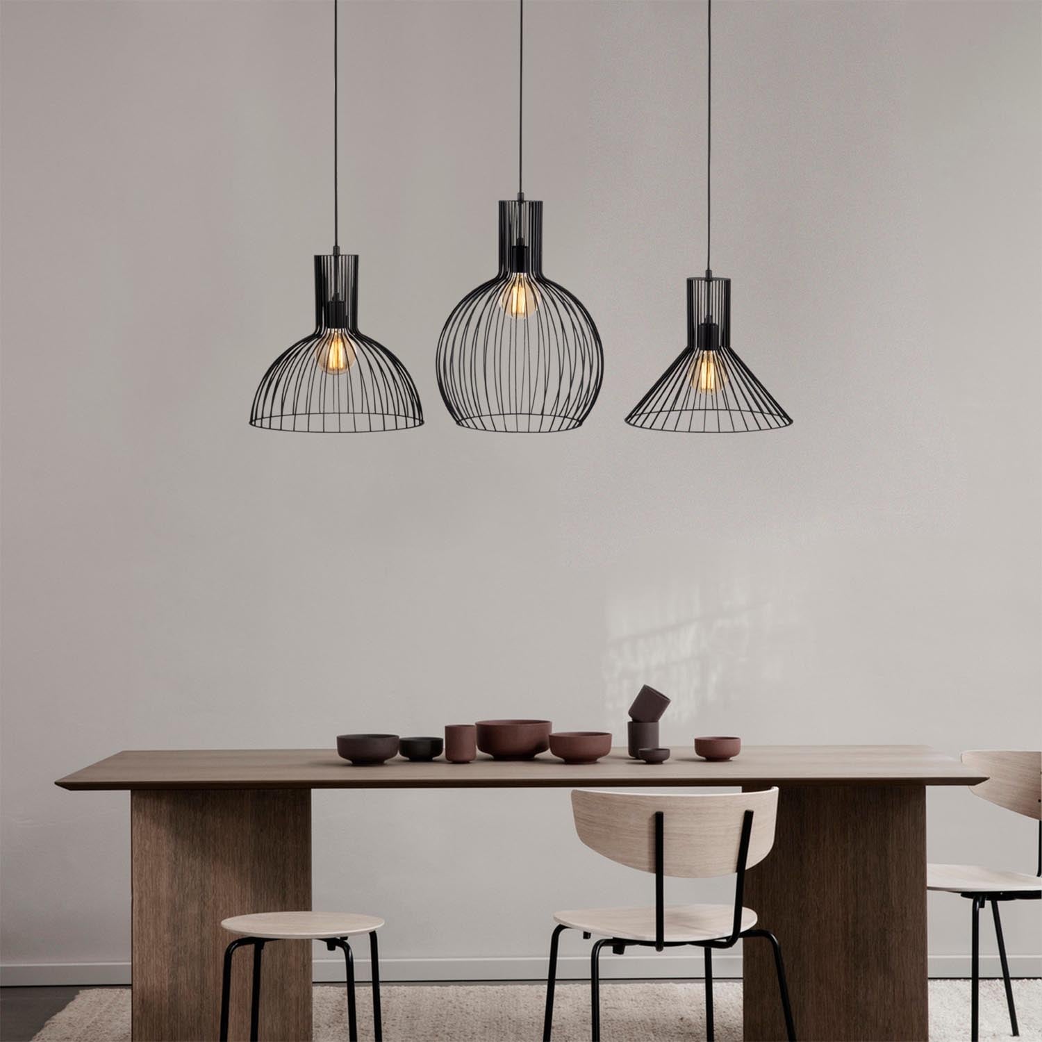 Entdecken Sie die elegante Fellini Pendelleuchte in Schwarz von Opviq. Ein stilvolles Highlight für jeden Raum, das modernes Design und industrielle Raffinesse vereint.
