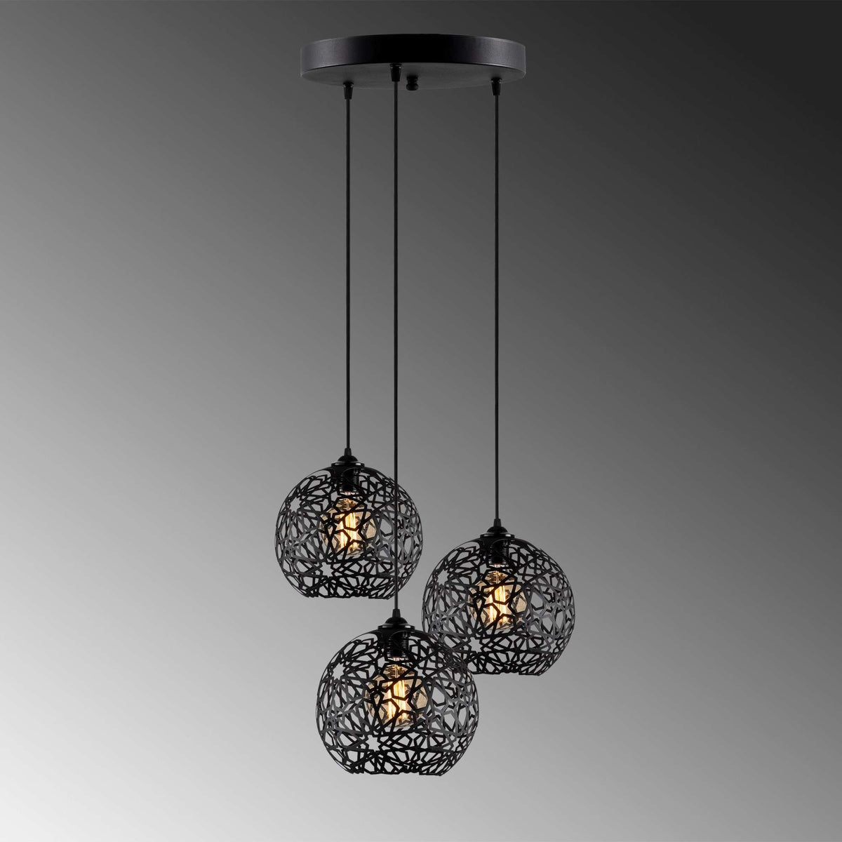 Fellini Pendellampe - Schwarz in Schwarz präsentiert im Onlineshop von KAQTU Design AG. Pendelleuchte ist von Opviq