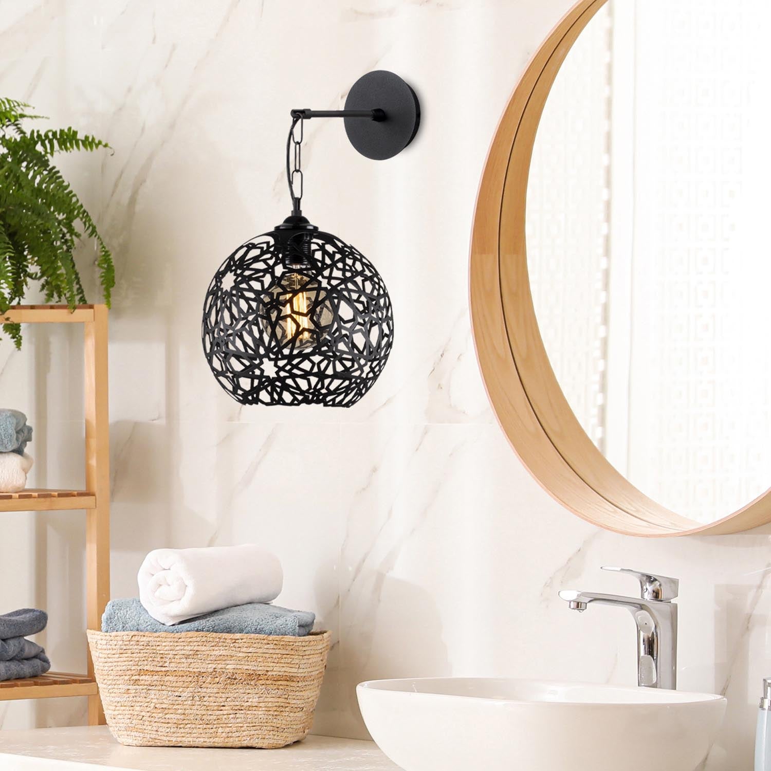 Entdecken Sie die elegante Fellini Wandleuchte in Schwarz von Opviq. Modernes Design, perfekte Größe und einfache Installation für stilvolle Beleuchtung.