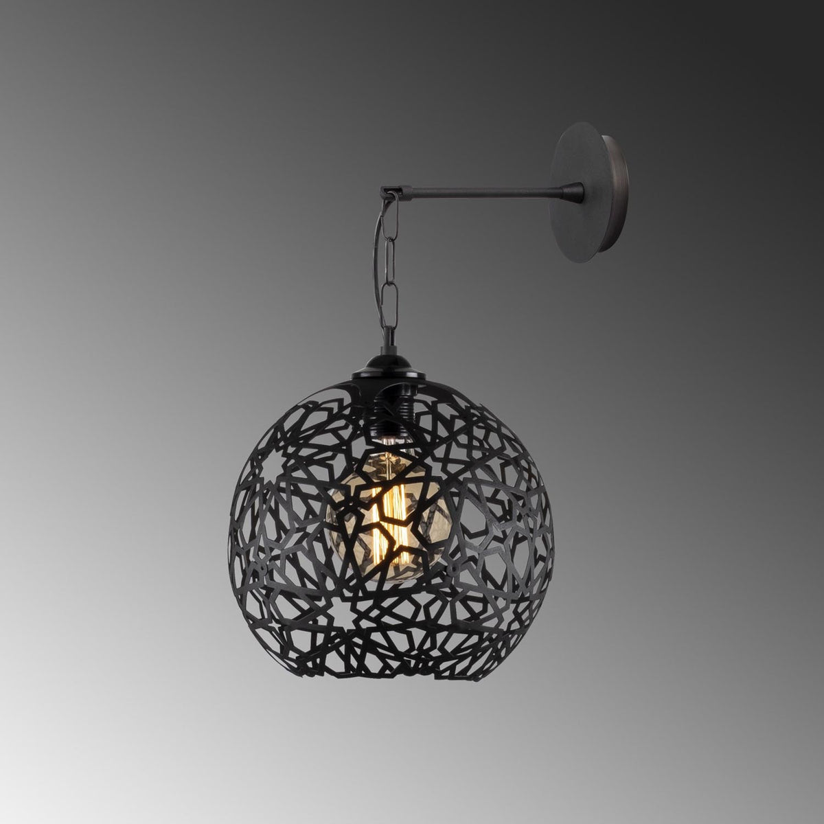 Fellini Wandleuchte - Schwarz in Schwarz präsentiert im Onlineshop von KAQTU Design AG. Wandleuchte ist von Opviq