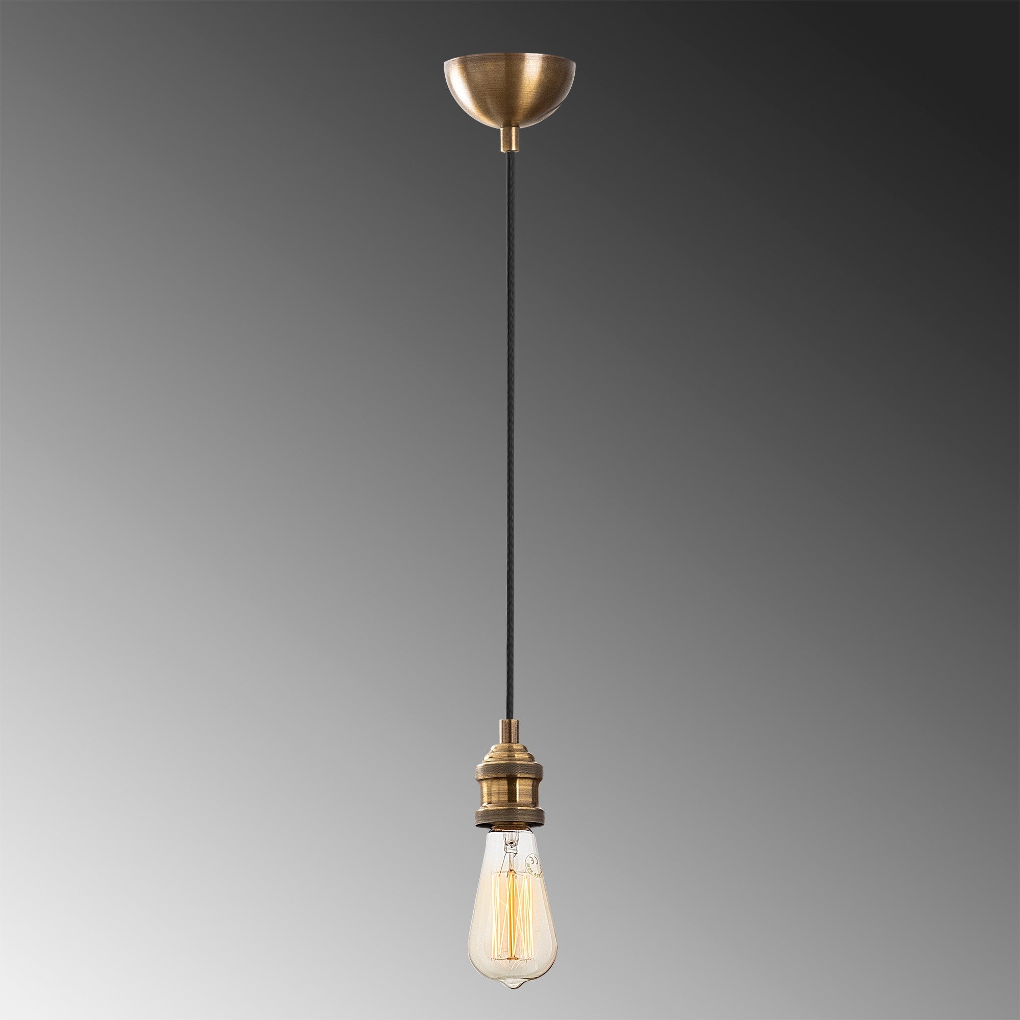 Verleihen Sie Ihrem Raum mit der Kabluni Pendelleuchte von Opviq einen Hauch von Vintage-Eleganz. Robustes Metall, verstellbare Höhe und stilvolles Design schaffen ein einzigartiges Ambiente.