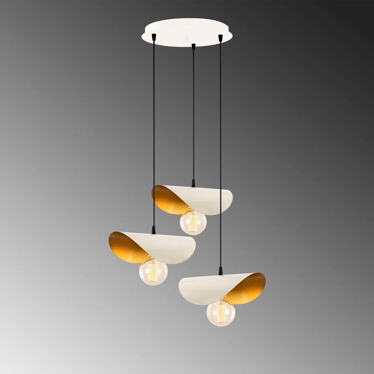 Sivani Pendellampe - Weisses Gold in Weisses Gold präsentiert im Onlineshop von KAQTU Design AG. Pendelleuchte ist von Opviq