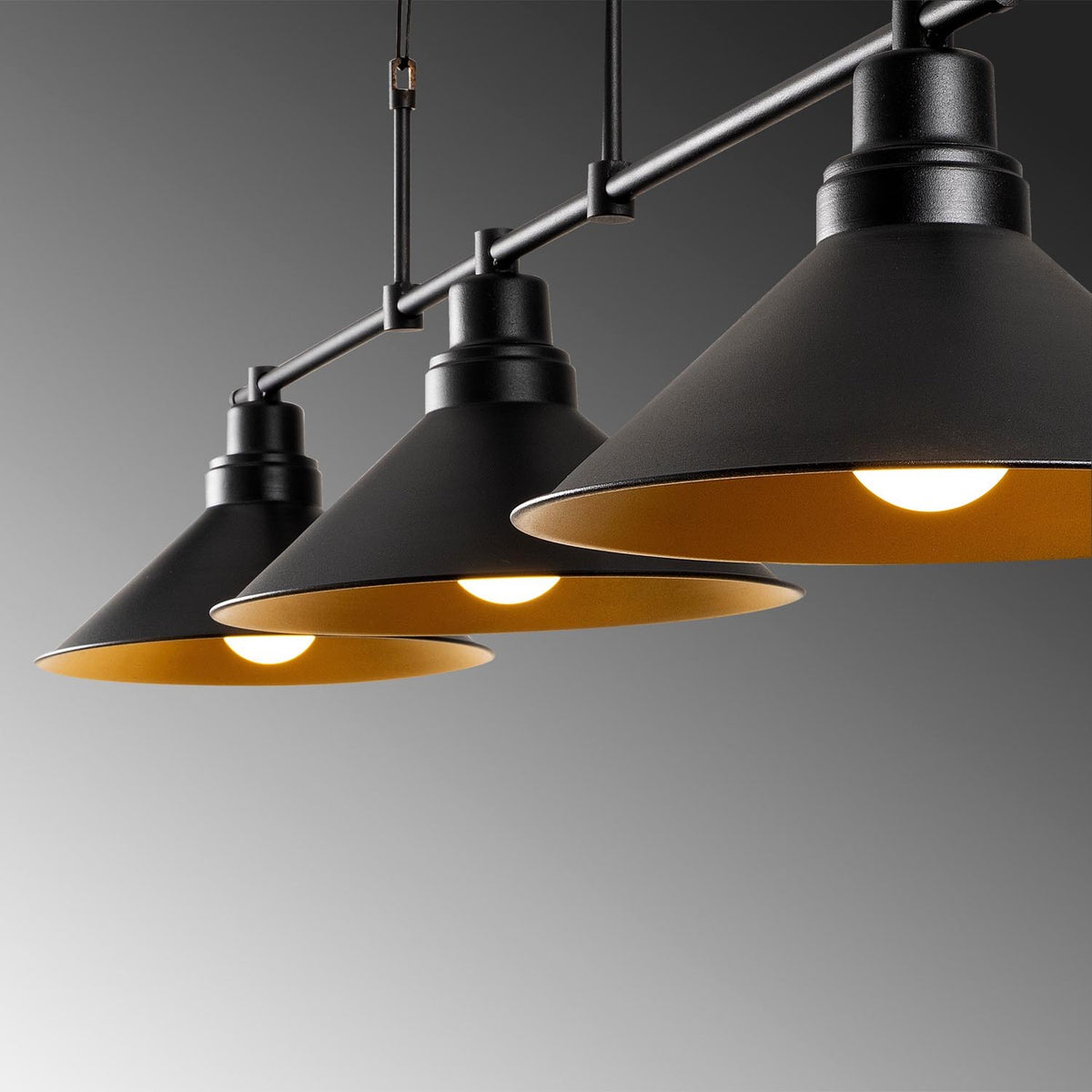 Sivani Pendellampe - Schwarz in Schwarz präsentiert im Onlineshop von KAQTU Design AG. Pendelleuchte ist von Opviq