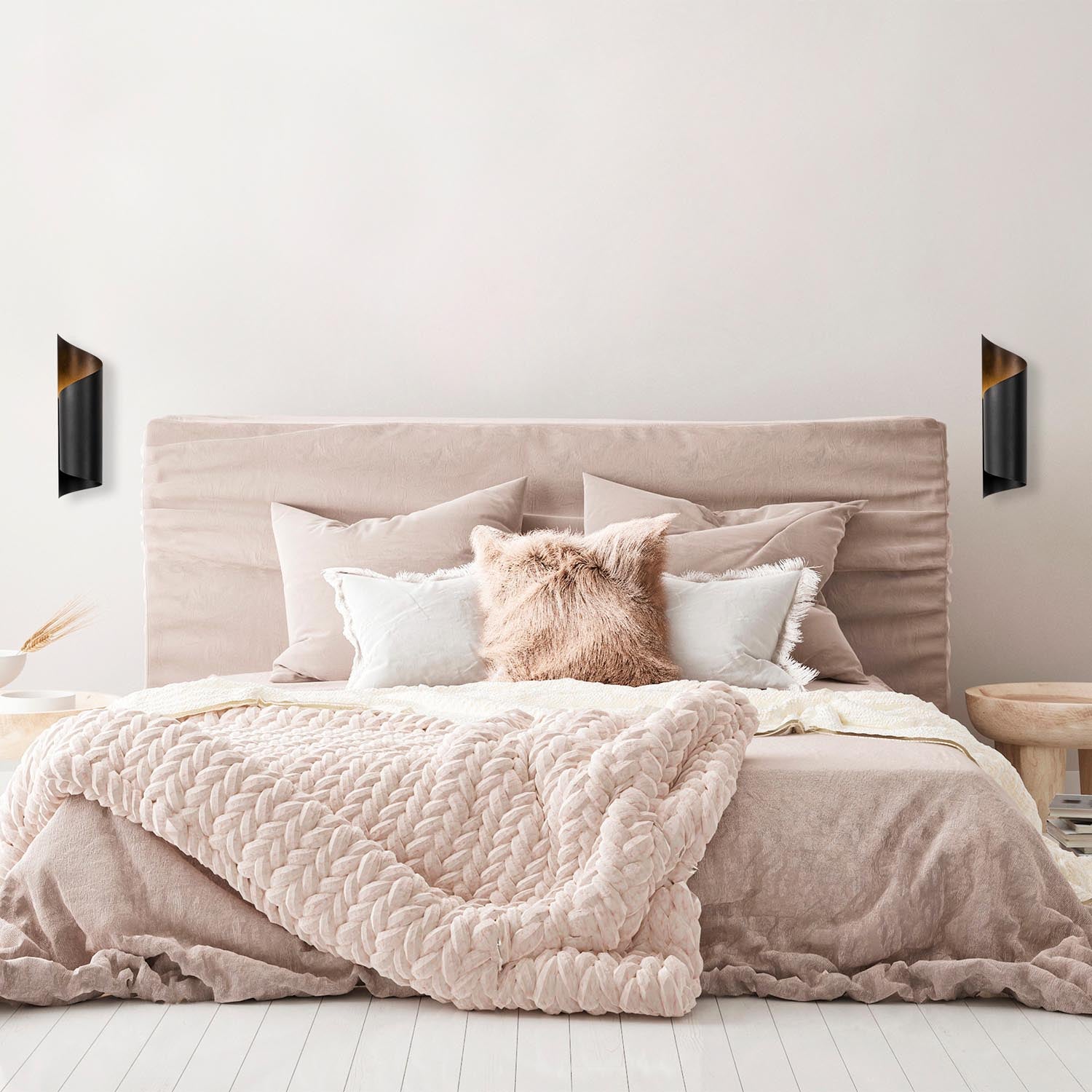 Verleihen Sie Ihrem Zuhause mit der Sivani Wandleuchte in Schwarz von Opviq einen modernen, industriellen Akzent. Perfekt für jeden Raum!