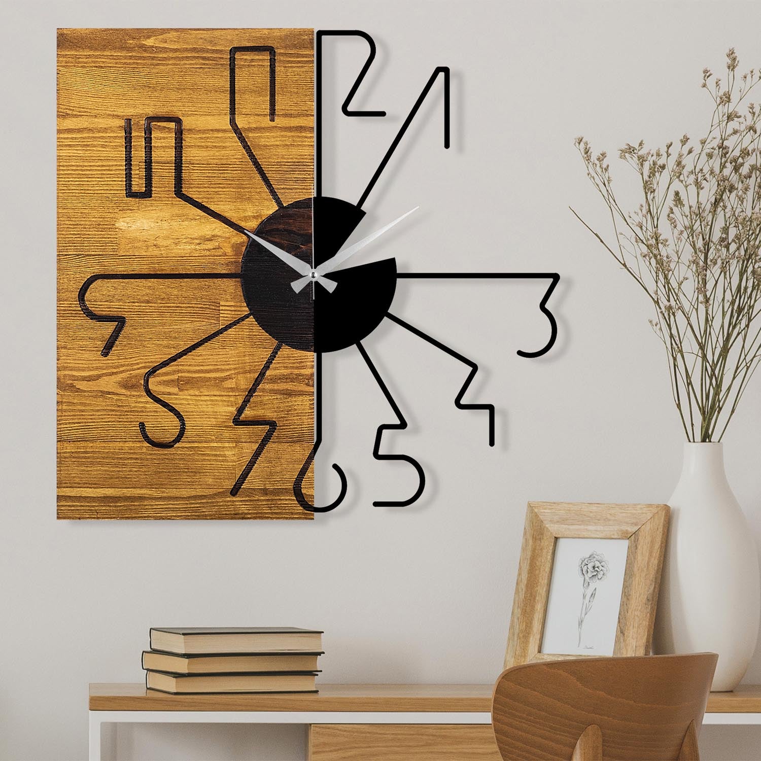 Entdecken Sie die elegante Wooden Clock 29 in Walnuss Schwarz von Wallity. Diese stilvolle Wanduhr aus echtem Holz verleiht jedem Raum einen einzigartigen Charme.
