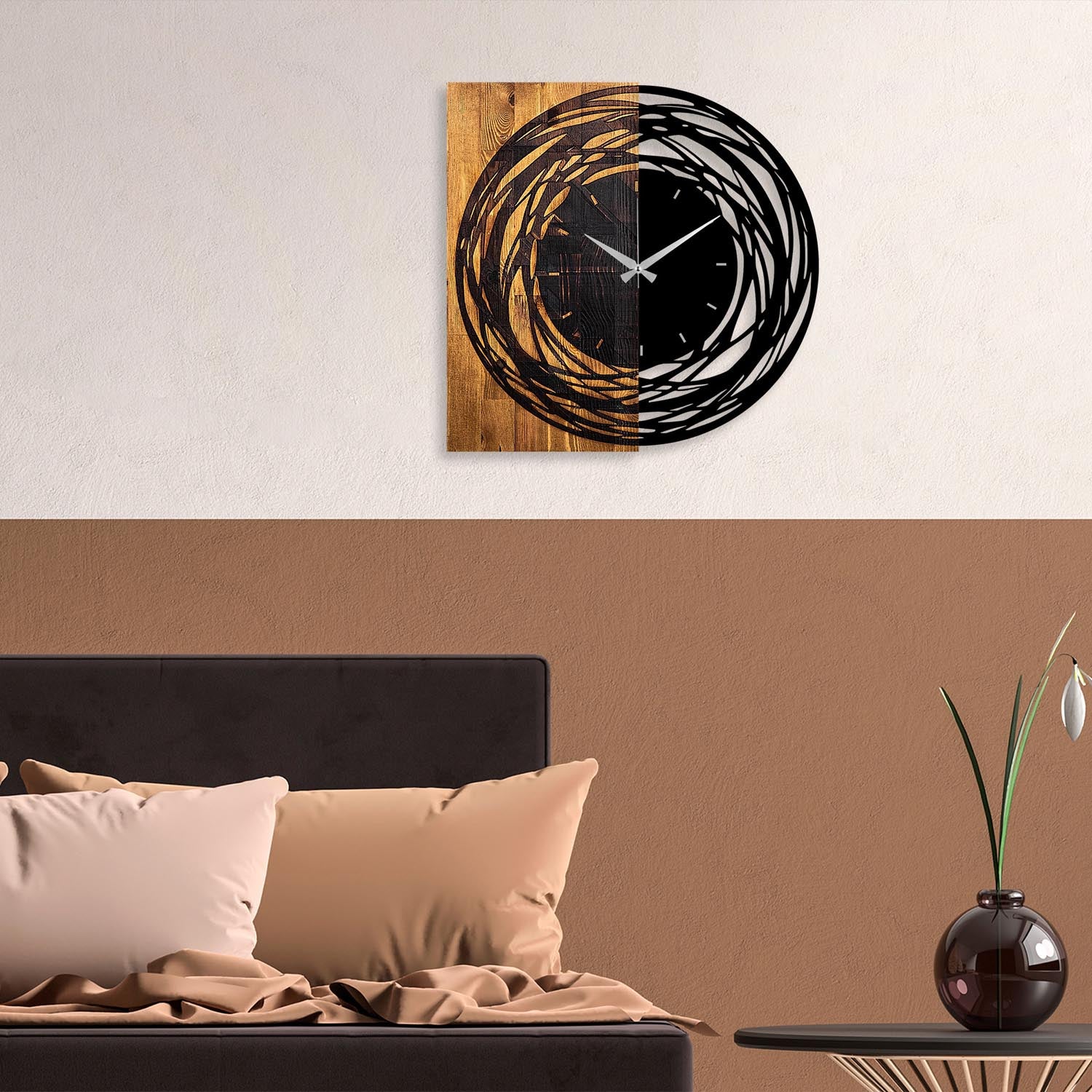 Entdecken Sie die Wooden Clock 39 in Lichtwalnuss Schwarz von Wallity – eine stilvolle Wanduhr, die jedem Raum zeitlose Eleganz verleiht.