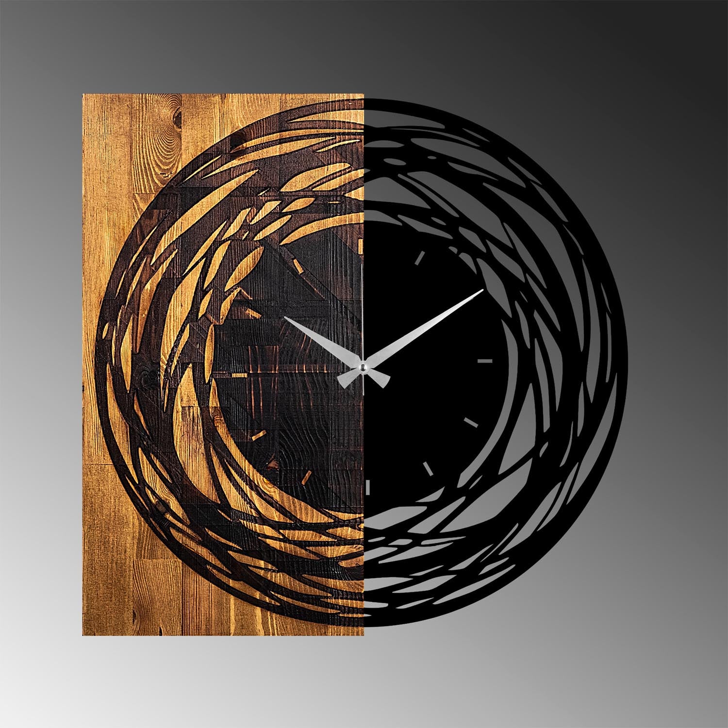 Entdecken Sie die Wooden Clock 39 in Lichtwalnuss Schwarz von Wallity – eine stilvolle Wanduhr, die Eleganz und Handwerkskunst vereint.