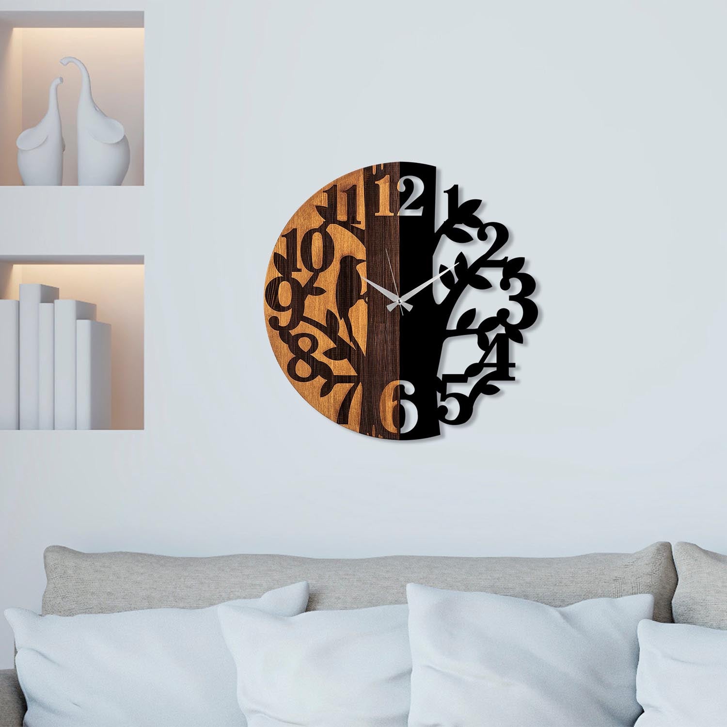 Setzen Sie mit der eleganten Wanduhr aus Walnuss Schwarz von Wallity einen stilvollen Akzent in Ihrem Zuhause. Ein zeitloses Kunstwerk!