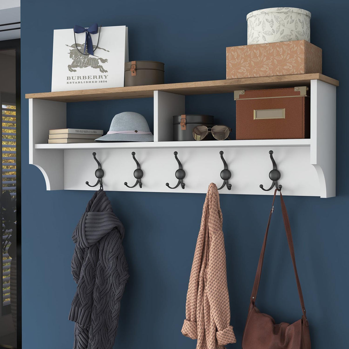 P2 Garderobe - Weisser Walnuss in Weisser Walnuss präsentiert im Onlineshop von KAQTU Design AG. Garderobe ist von Hanah Home