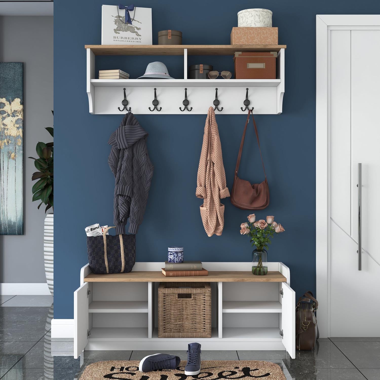 Eleganter Dielenständer P2 von Hanah Home in Weiß und Walnuss. Ideal für einen stilvollen und organisierten Eingangsbereich.