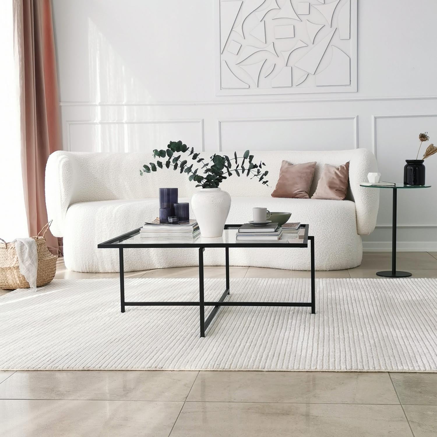 Modern-innovativer Sun S409 Sofatisch von Hanah Home in elegantem Schwarz. Hochwertiges Design aus gehärtetem Glas und stabilen Metallbeinen für zeitlose Eleganz.