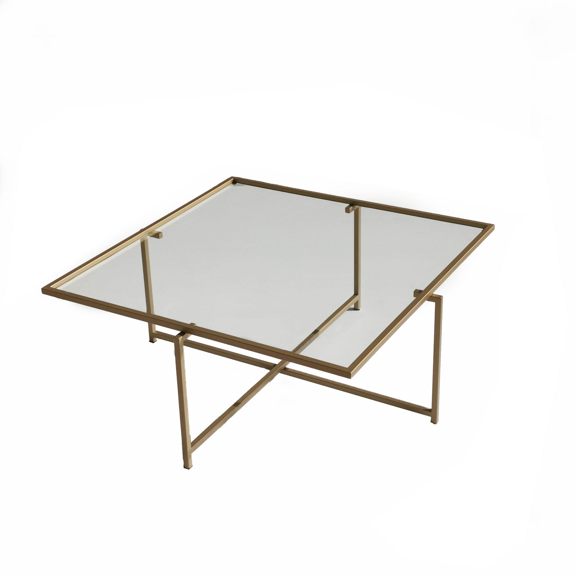 Luxuriöser Sun S411 Sofatisch von Hanah Home in strahlendem Gold. Robustes gehärtetes Glas und elegante Metallbeine vereinen Stil und Langlebigkeit.