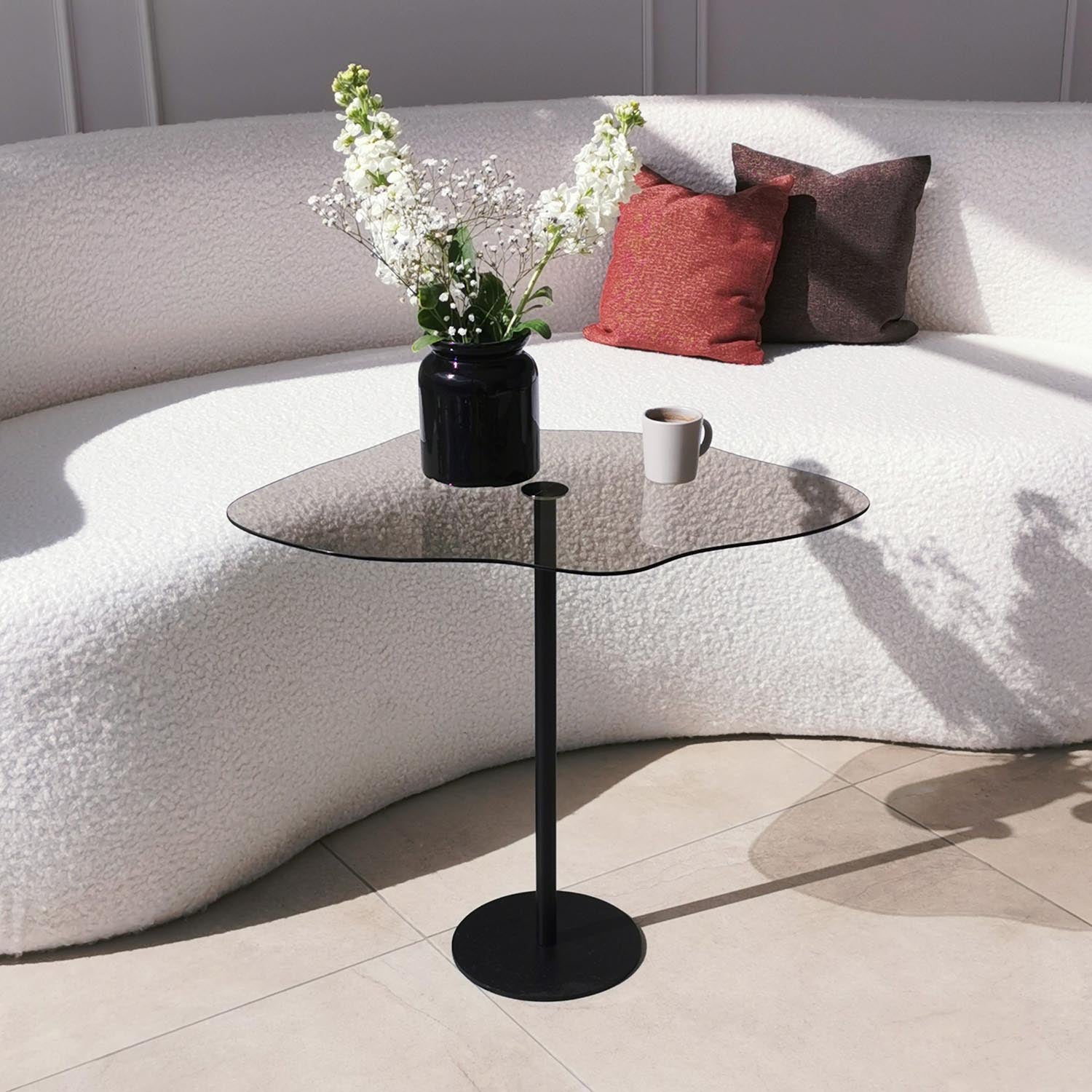 Eleganter Dior Sofatisch in Schwarz von Hanah Home: Hochwertiges Design, antibakterielle Oberfläche und einfache Montage für stilvolle Wohnräume.