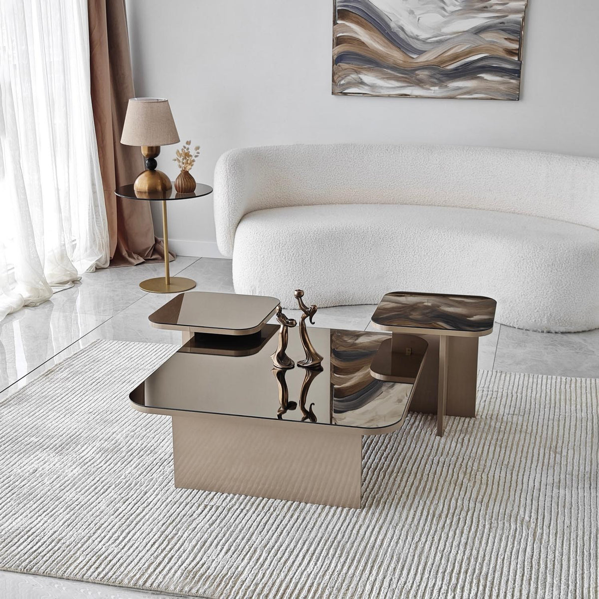 Jazz Sofatisch - Beige
Bronze in Beige / Bronze präsentiert im Onlineshop von KAQTU Design AG. Couchtisch ist von Hanah Home