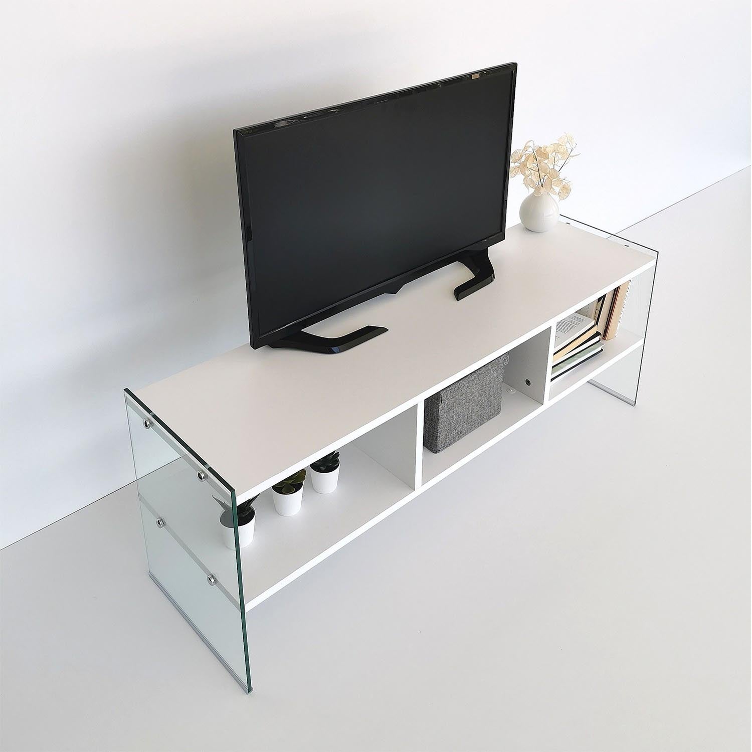 Verleihen Sie Ihrem Wohnraum mit dem TV400 Sideboard von Hanah Home in Weiß einen modernen Akzent. Funktionalität trifft auf elegantes Design.
