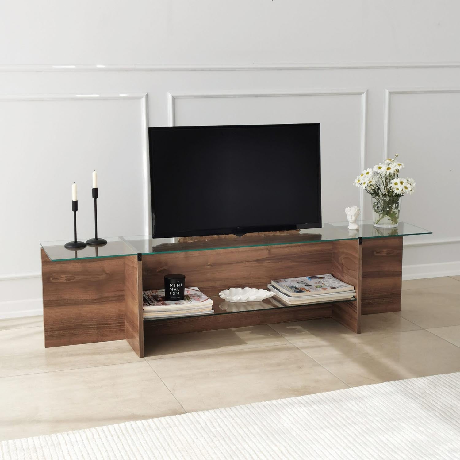 Entdecken Sie das elegante Escape TV Sideboard in Walnuss von Hanah Home. Perfekte Kombination aus Stil und Funktionalität für Ihr Wohnzimmer.