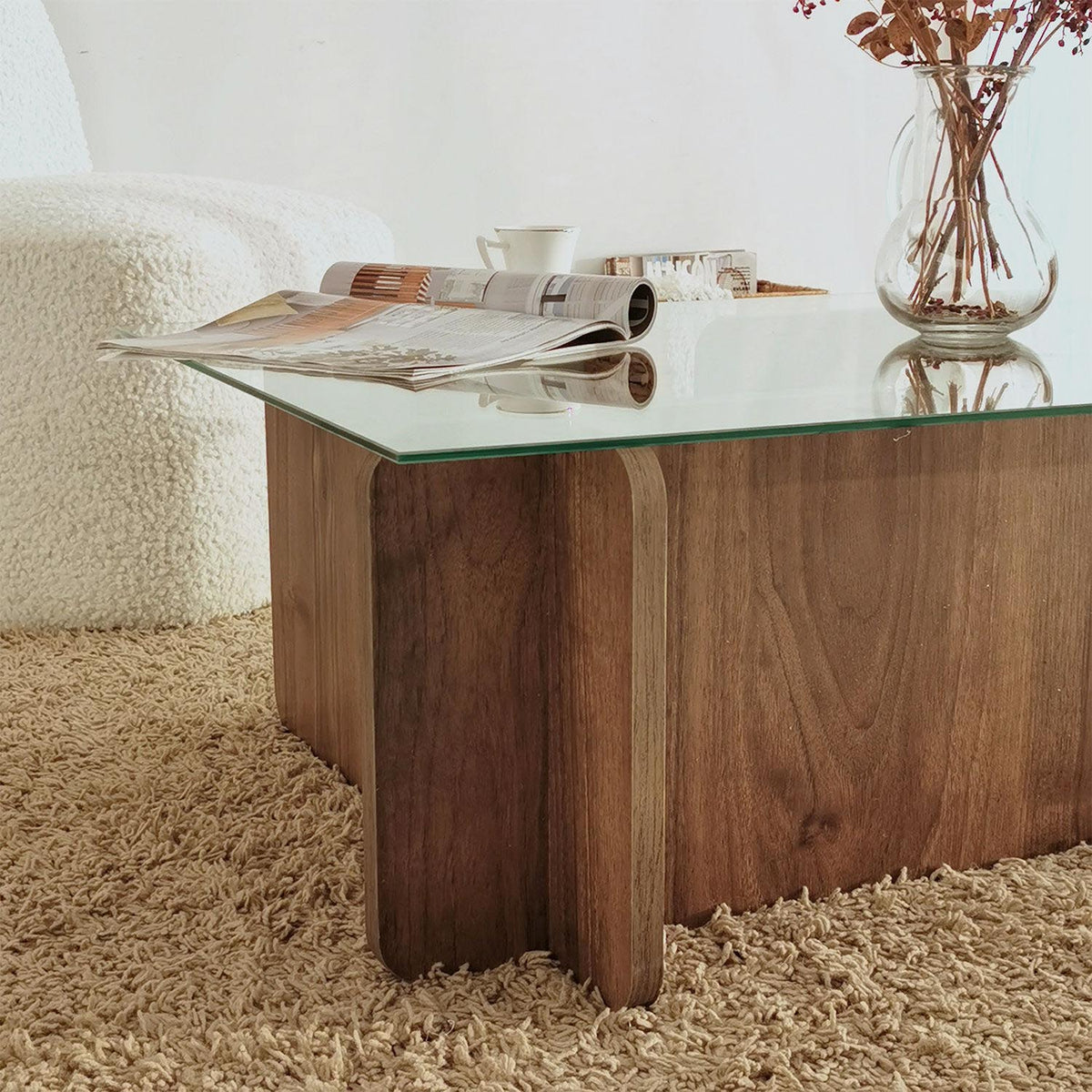 Escape Sofatisch - Walnuss in Walnuss präsentiert im Onlineshop von KAQTU Design AG. Couchtisch ist von Hanah Home